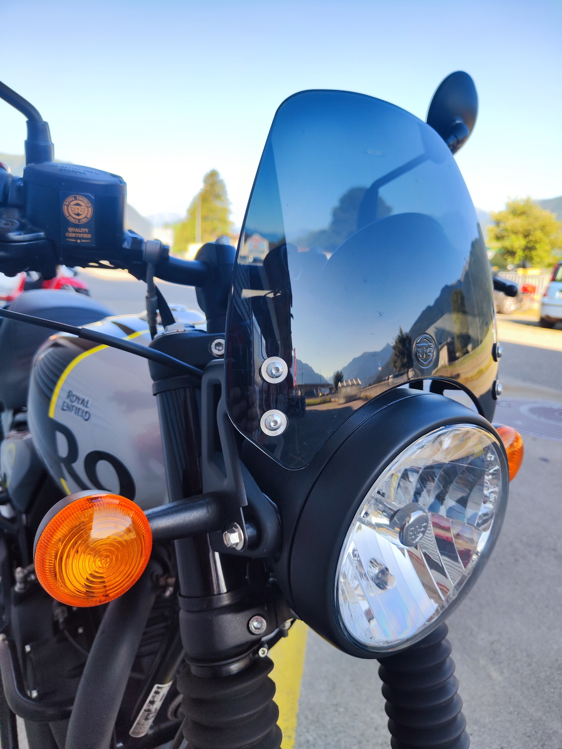 ROYAL ENFIELD Hntr 350 Rebel-showroom-element-3