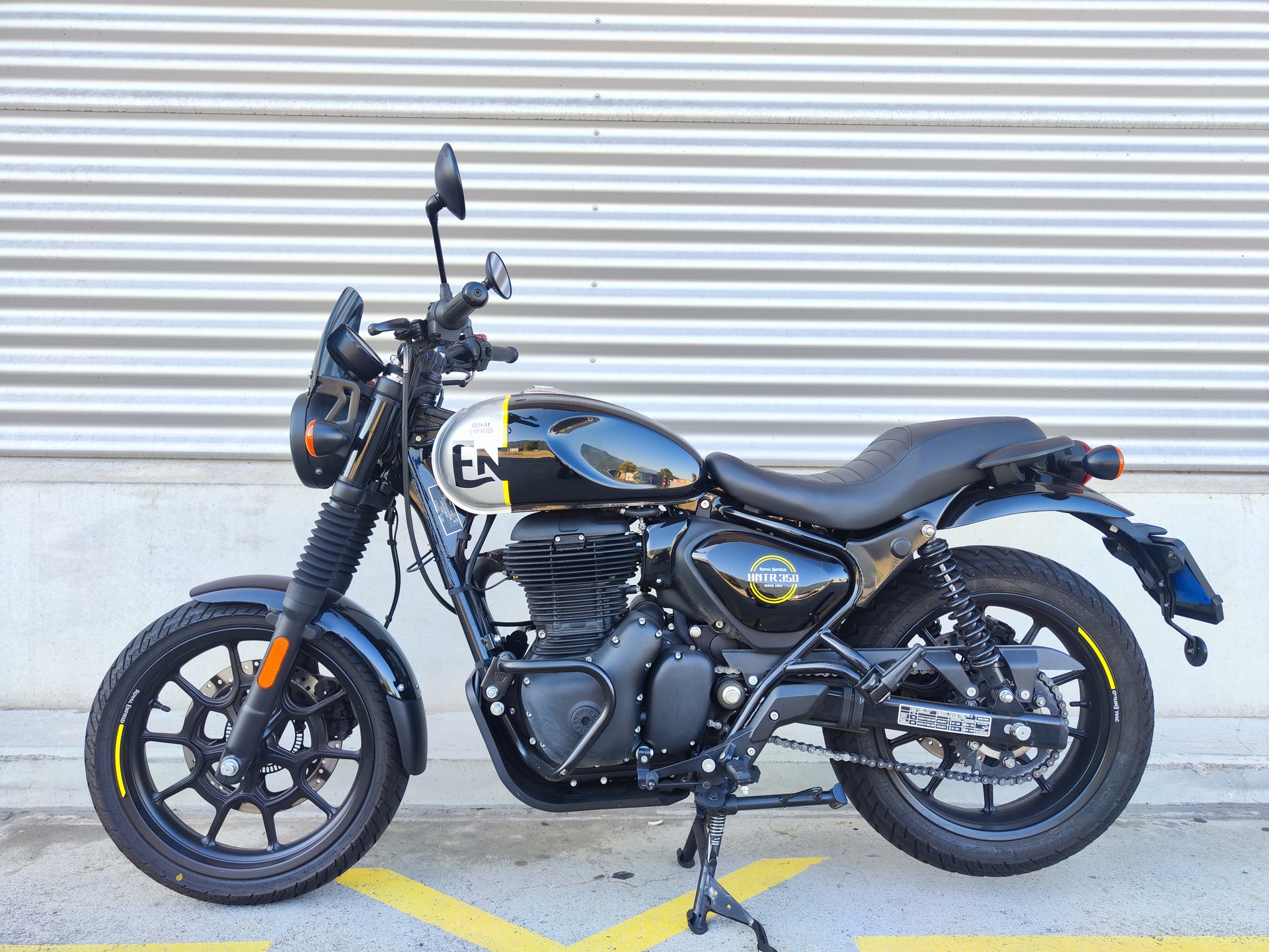 ROYAL ENFIELD Hntr 350 Rebel-showroom-element-1
