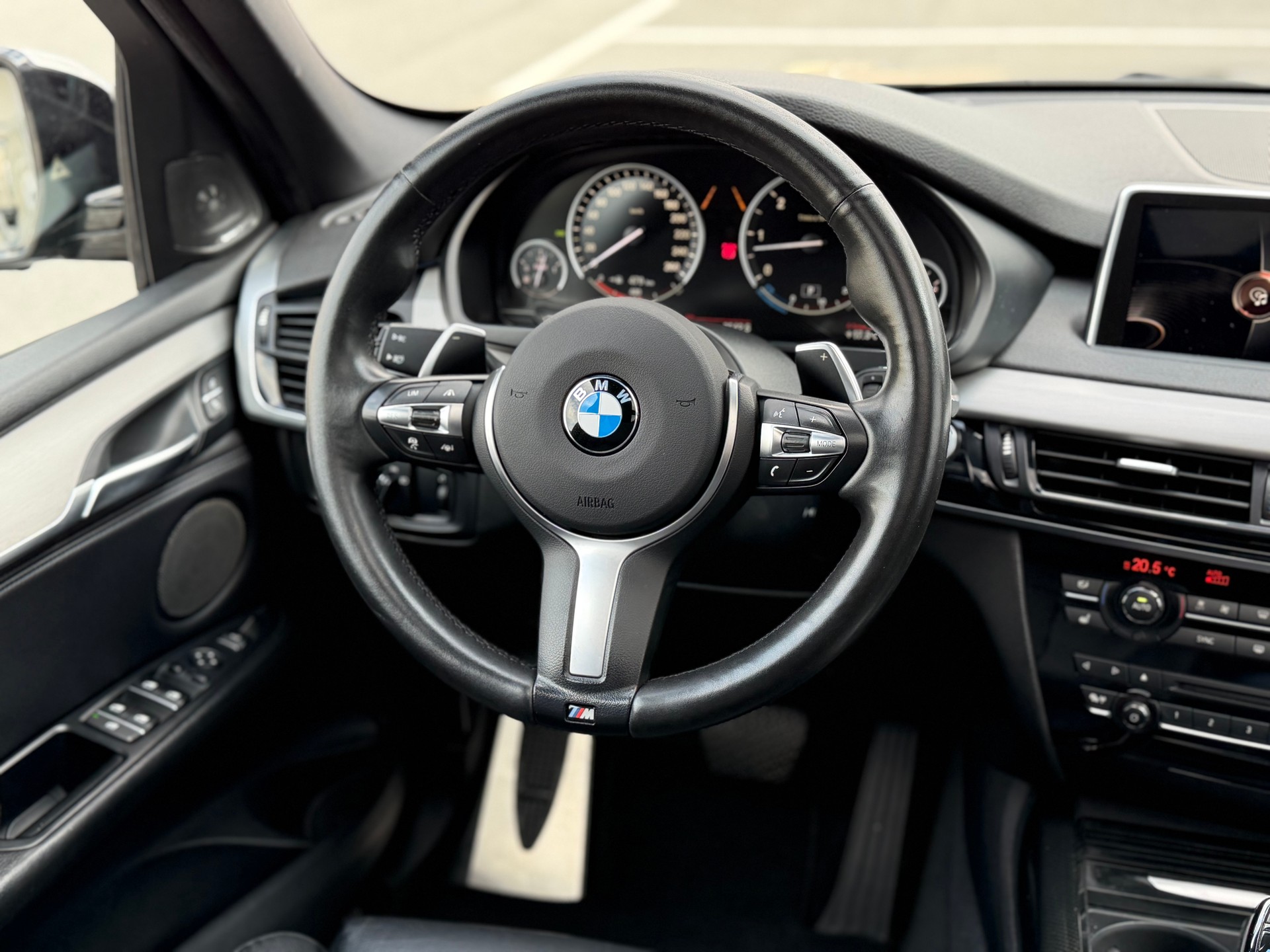 BMW X5 xDrive M50d Steptronic-image-15