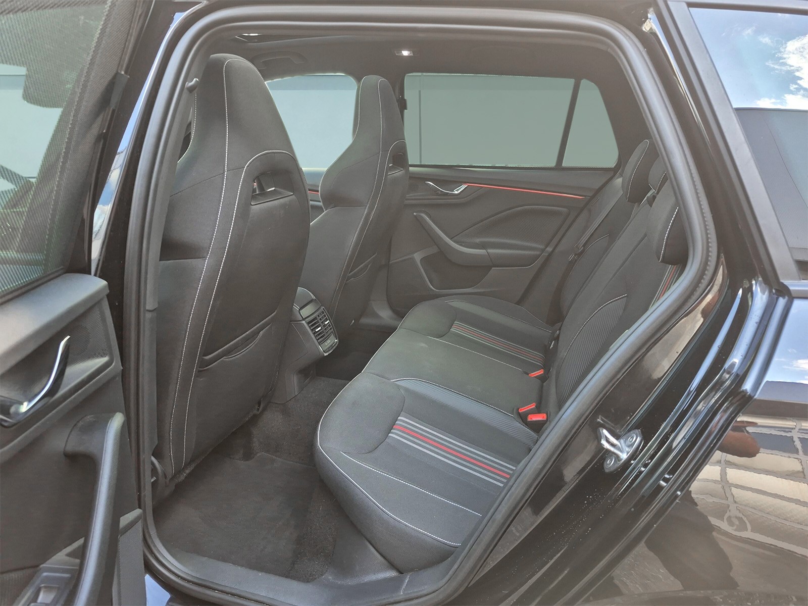 SKODA Kamiq 1.5 TSI Monte Carlo DSG-image-14