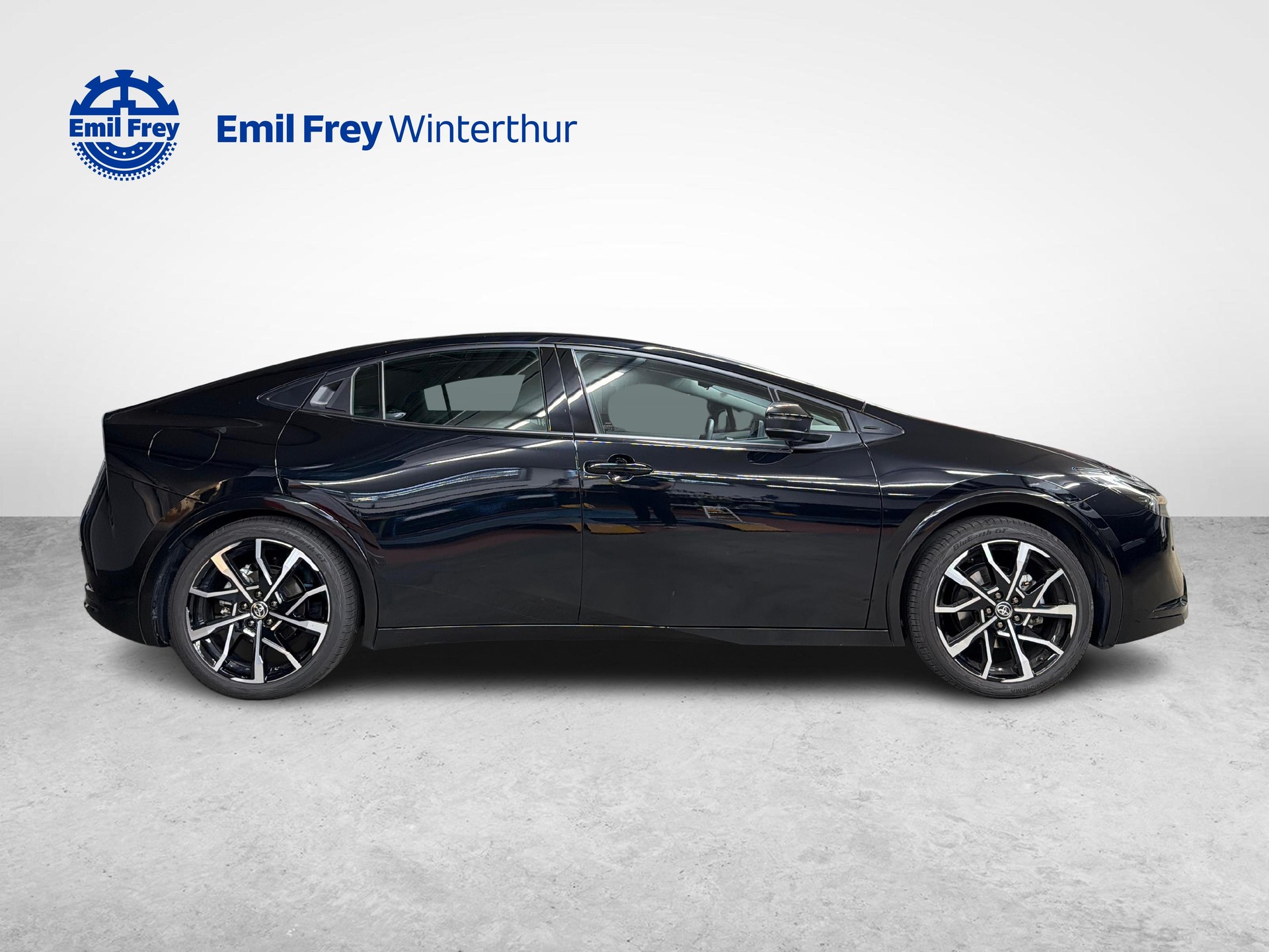 TOYOTA Prius 2.0 Plug-In-Hybrid Style-image-5