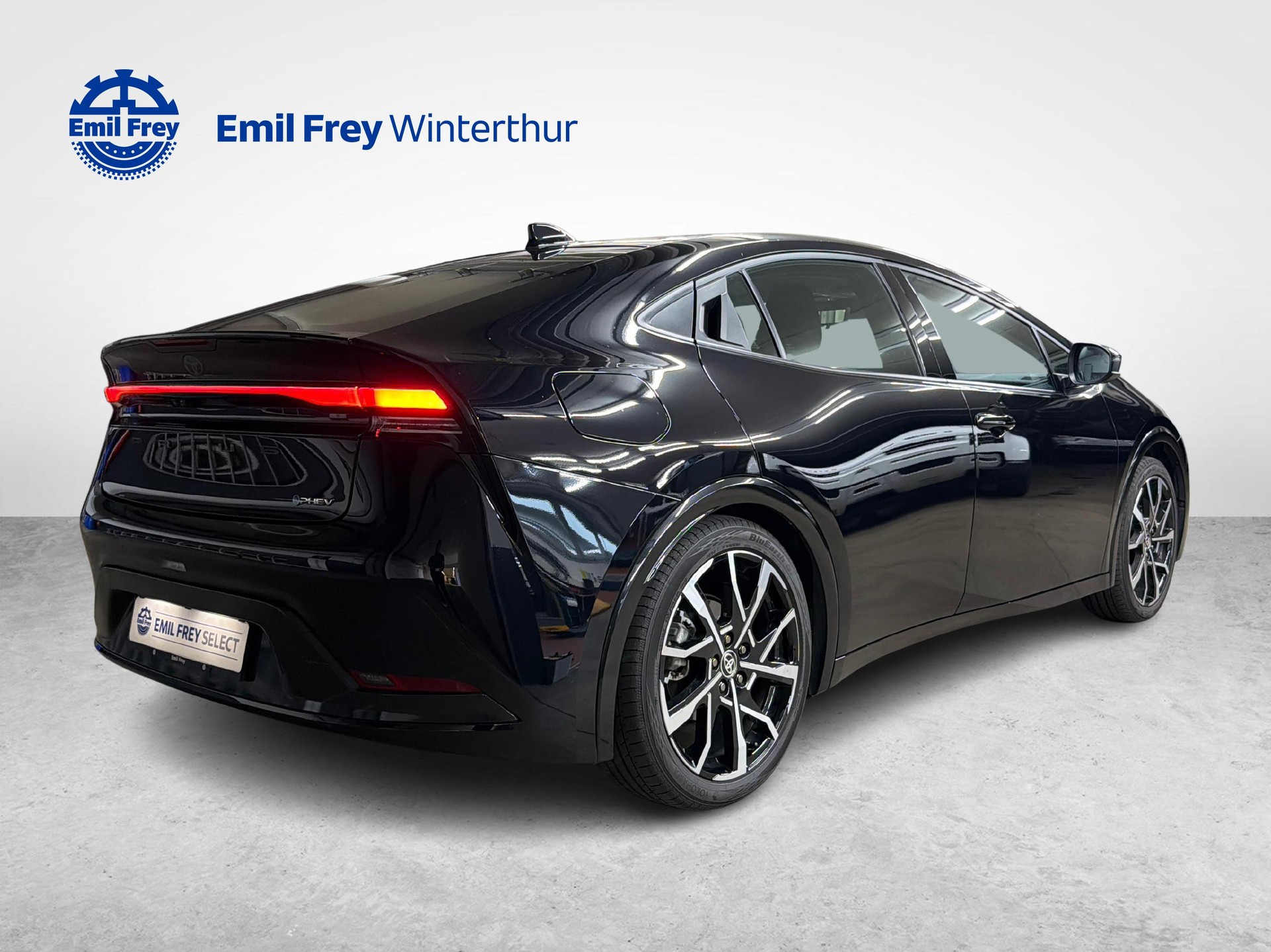 TOYOTA Prius 2.0 Plug-In-Hybrid Style-image-4