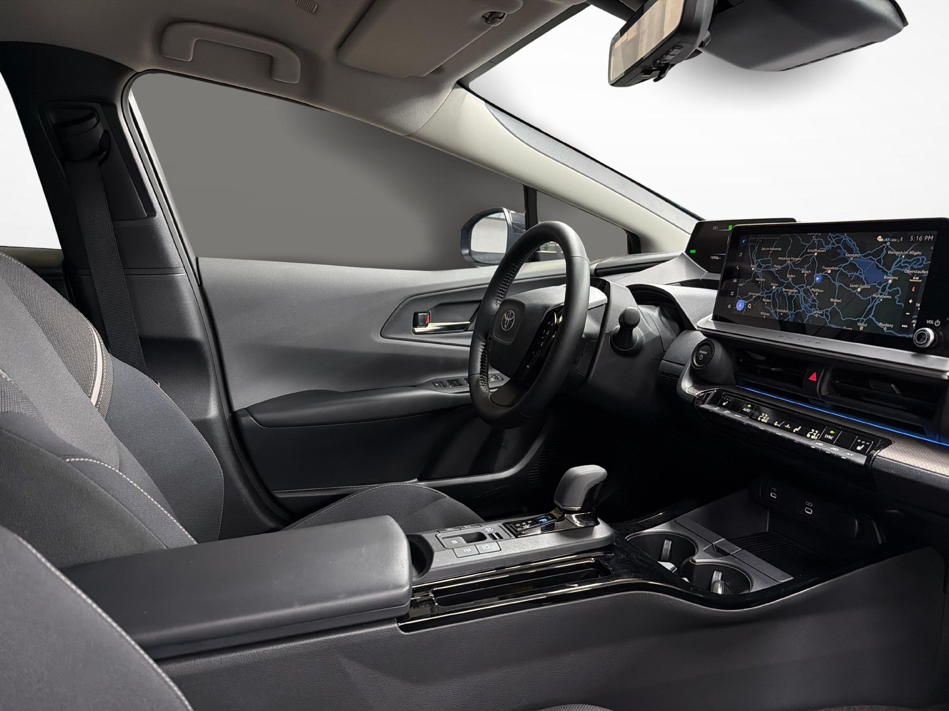 TOYOTA Prius 2.0 Plug-In-Hybrid Style-image-9
