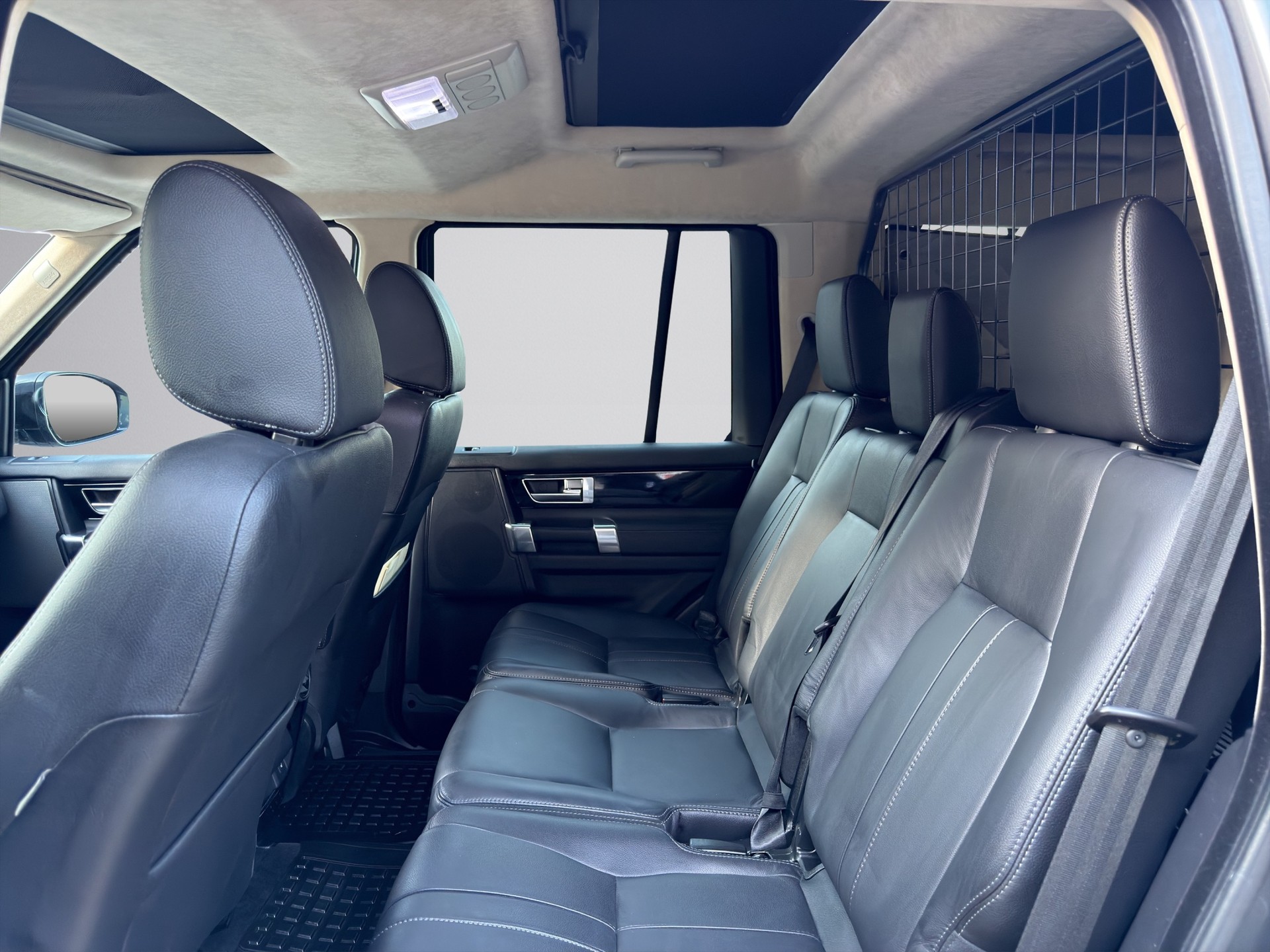 LAND ROVER Discovery 3.0 SDV6 HSE Luxury Automatic-image-12