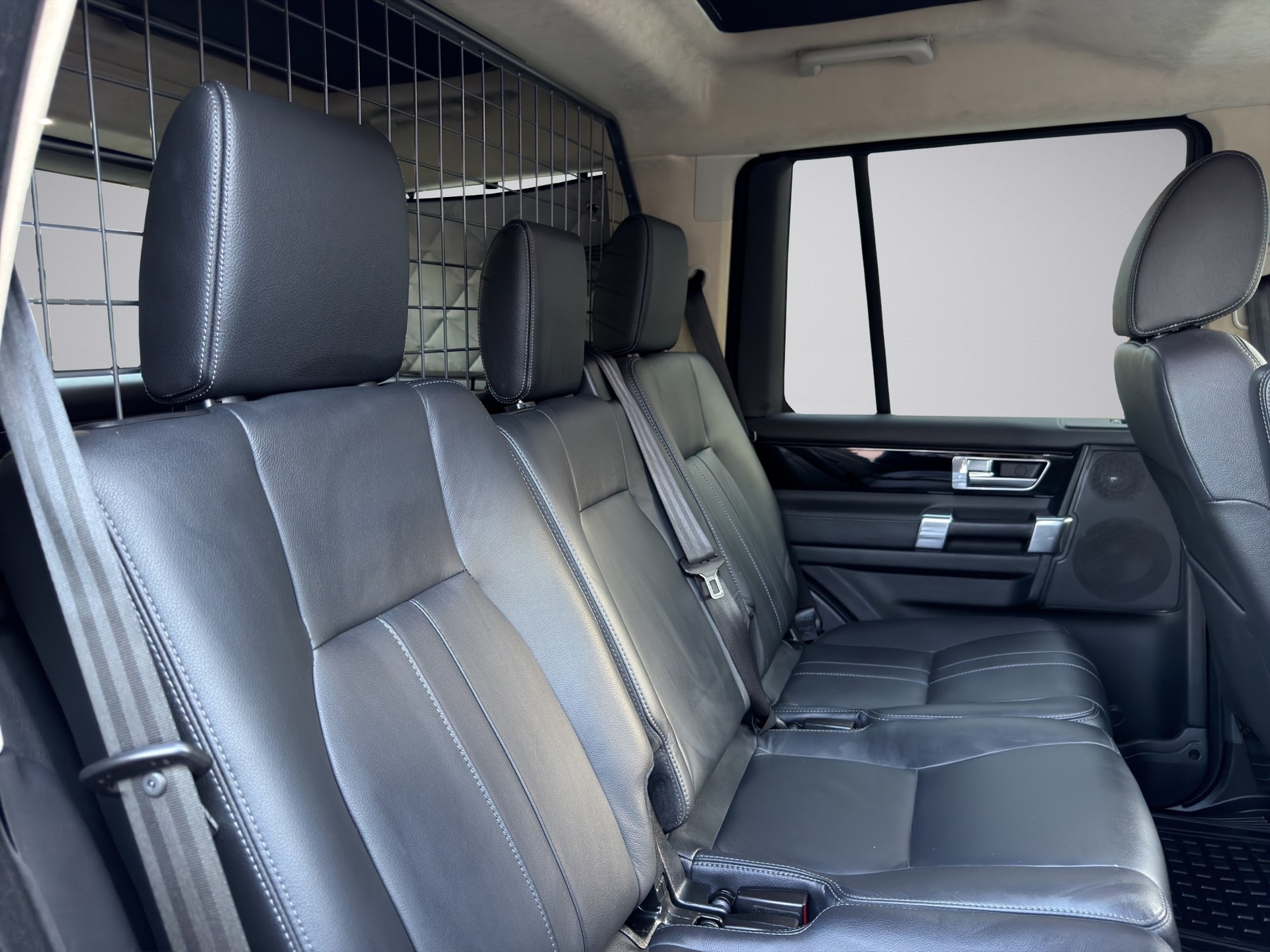 LAND ROVER Discovery 3.0 SDV6 HSE Luxury Automatic-image-13