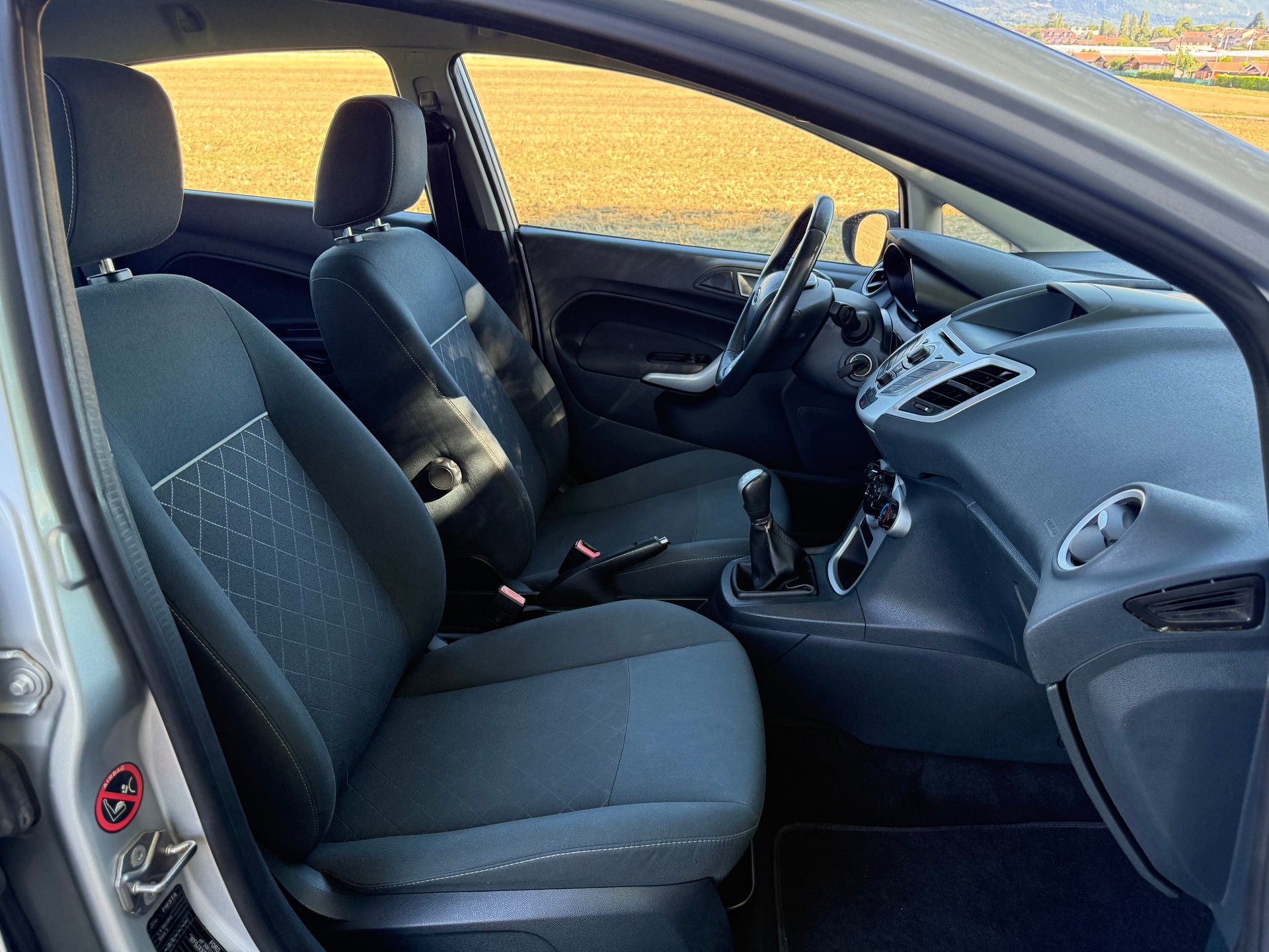 FORD Fiesta 1.4 16V Titanium-image-11