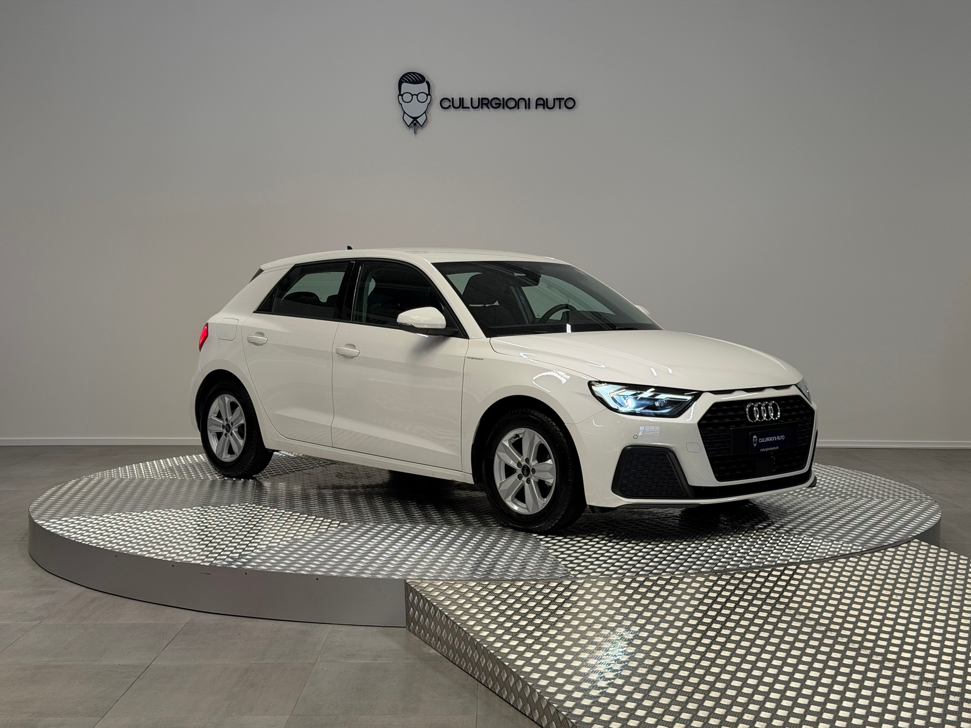 AUDI A1 Sportback 30 TFSI Attraction-image-2