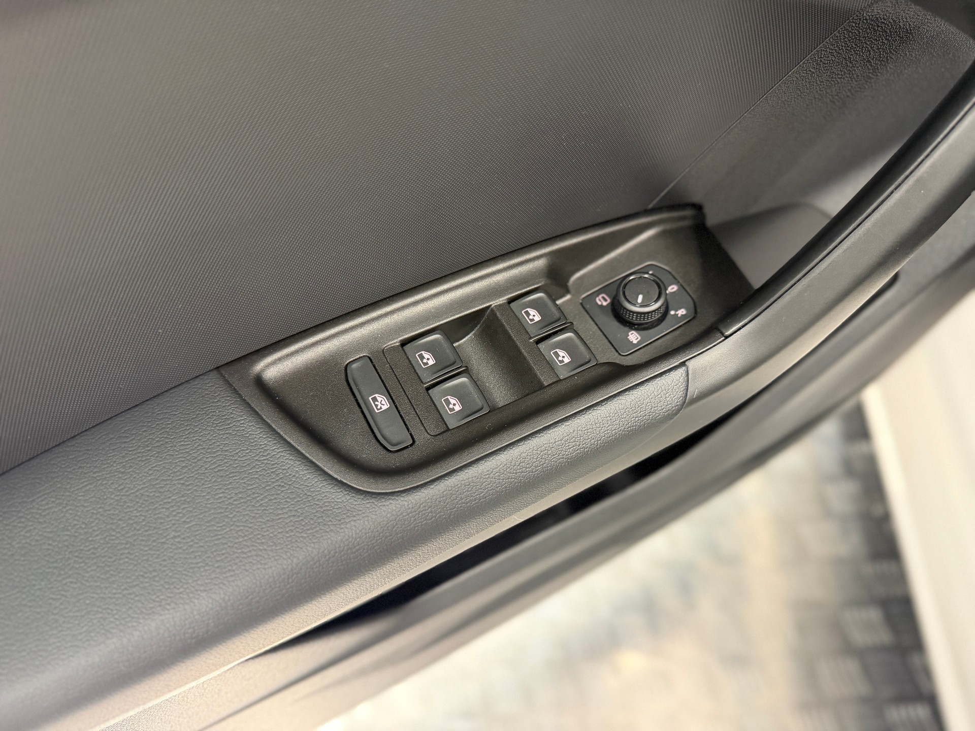 AUDI A1 Sportback 30 TFSI Attraction-image-12