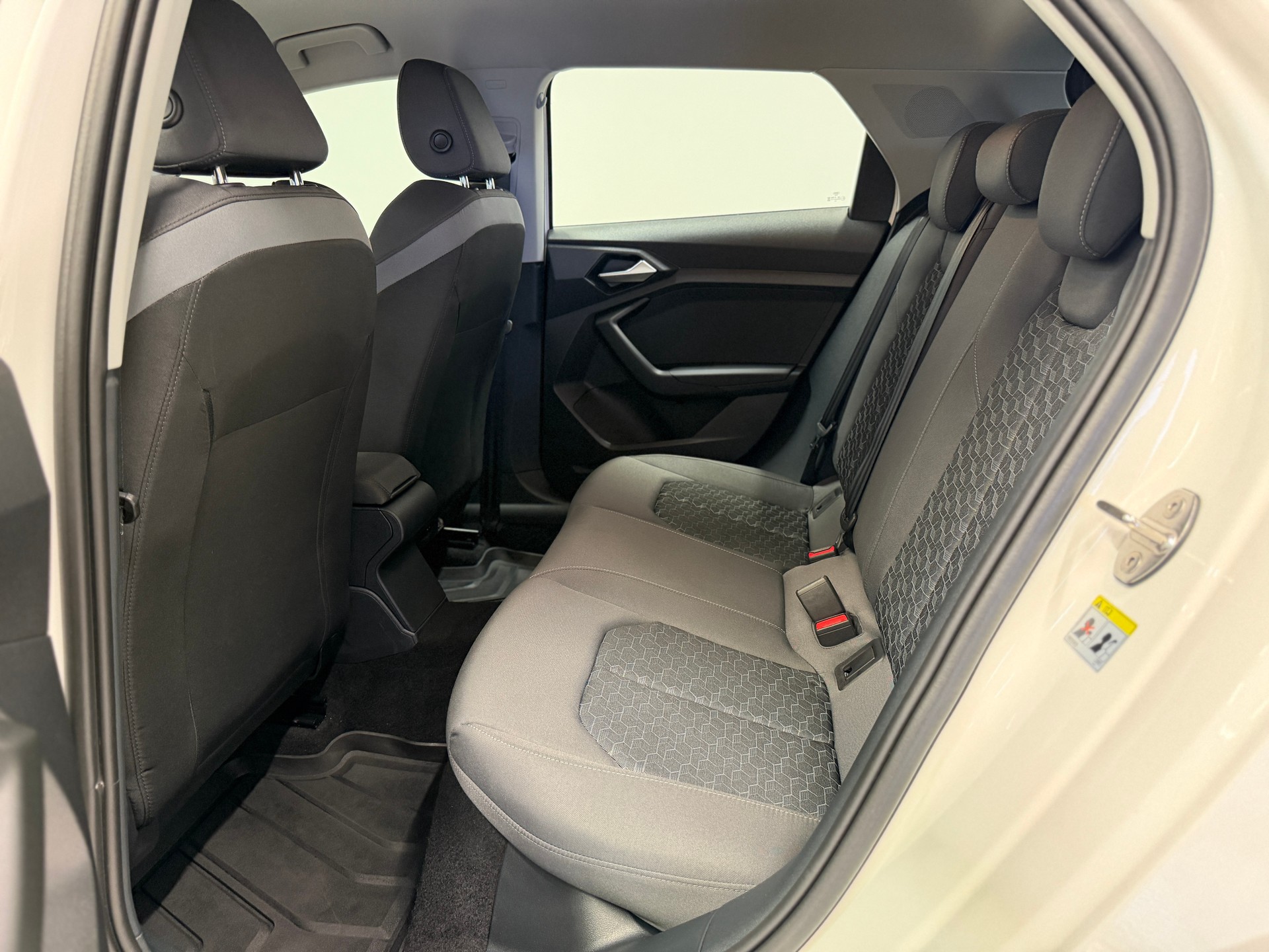 AUDI A1 Sportback 30 TFSI Attraction-image-14