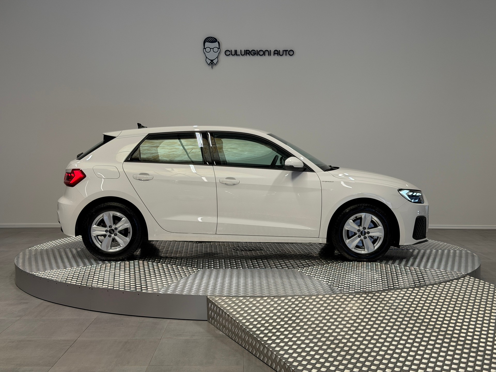 AUDI A1 Sportback 30 TFSI Attraction-image-3
