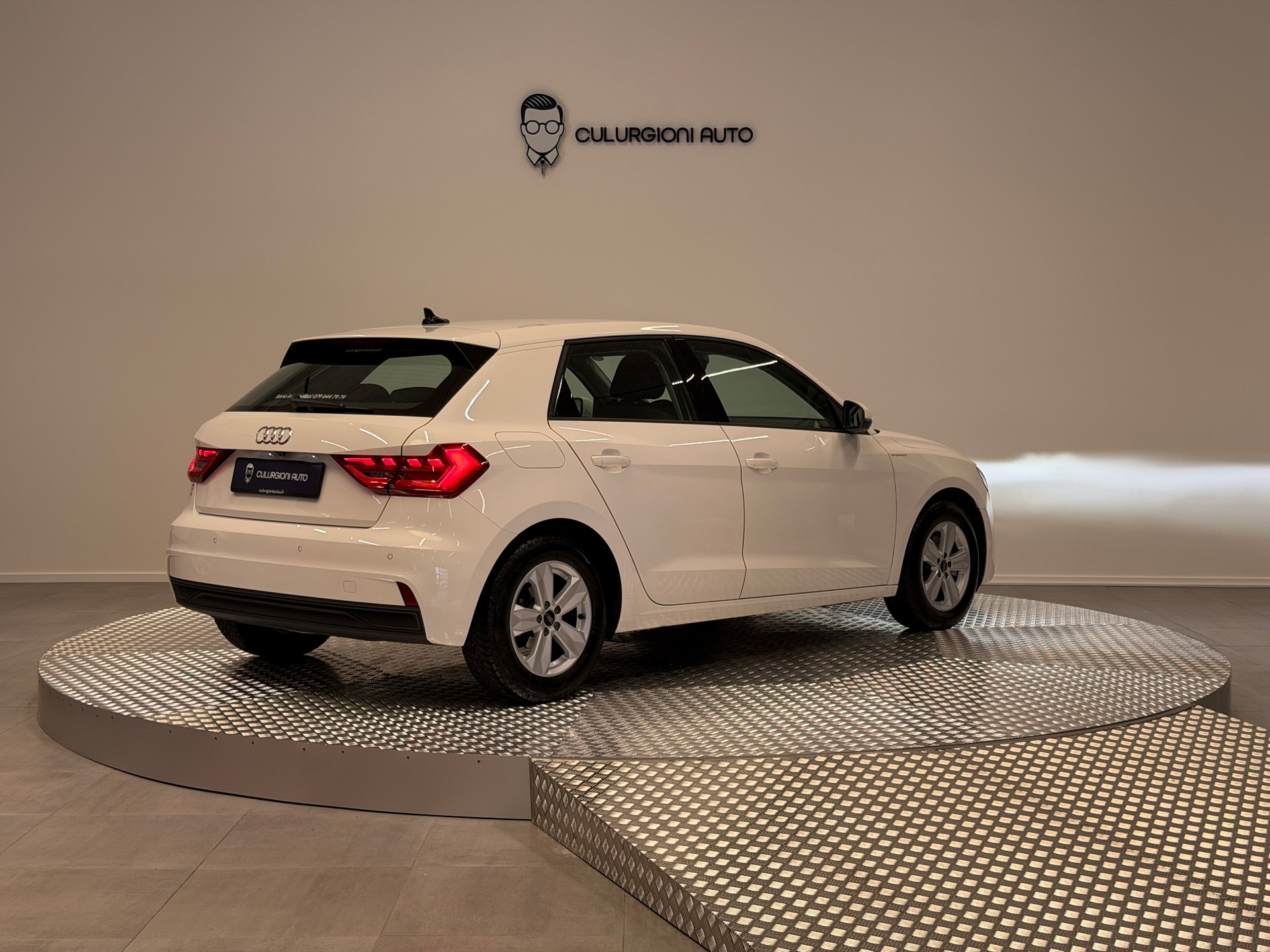 AUDI A1 Sportback 30 TFSI Attraction-image-4