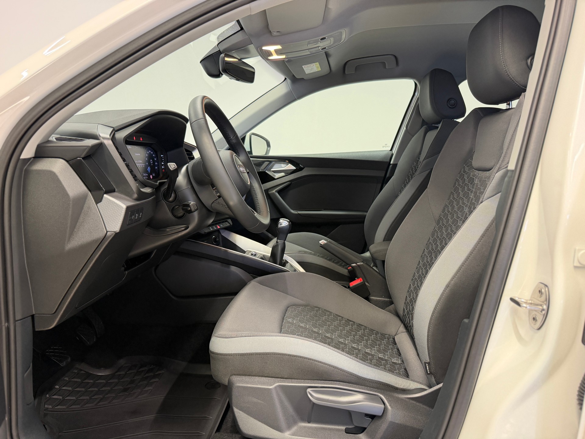 AUDI A1 Sportback 30 TFSI Attraction-image-13