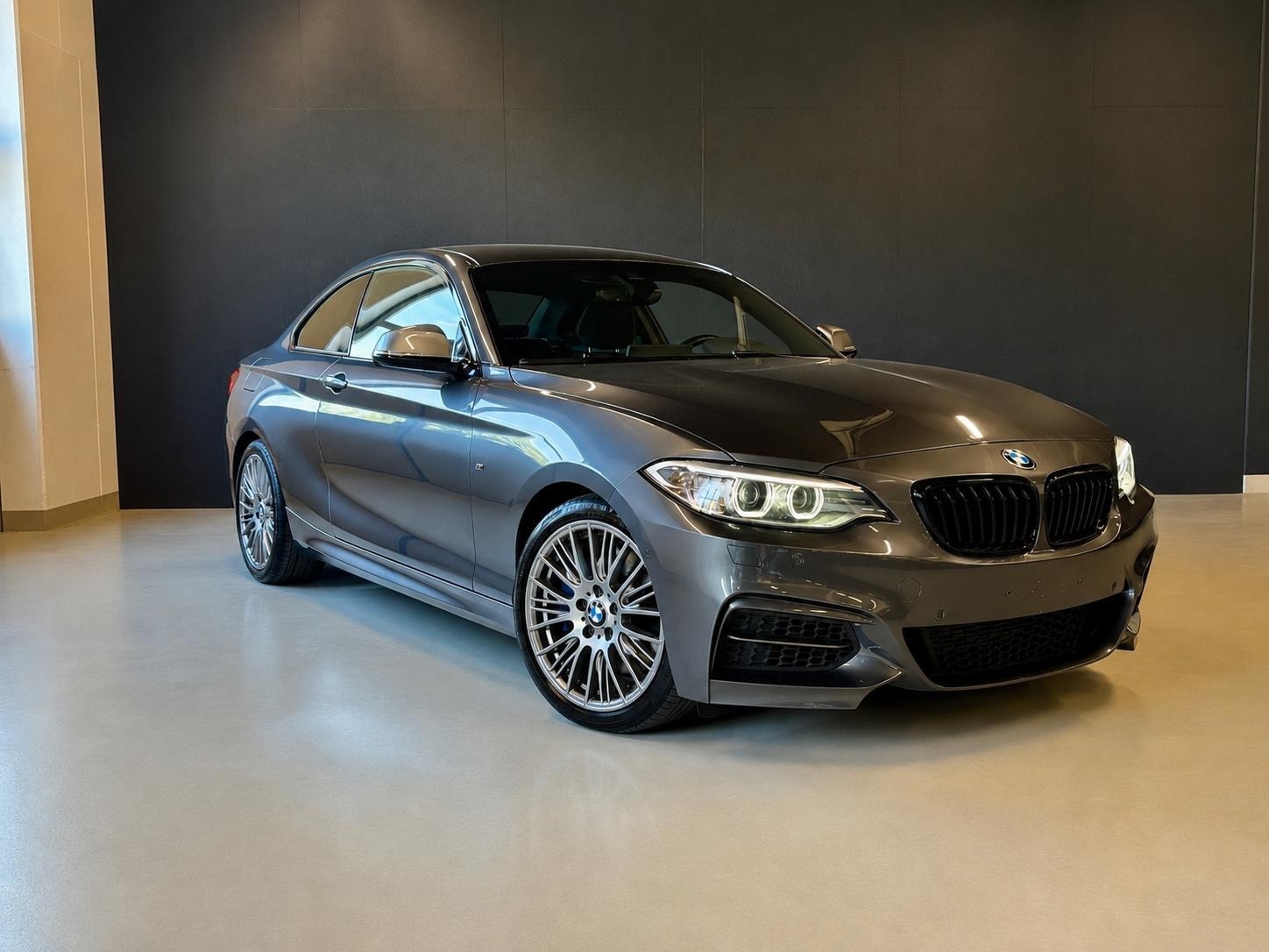BMW M235i xDrive Steptronic-image-2