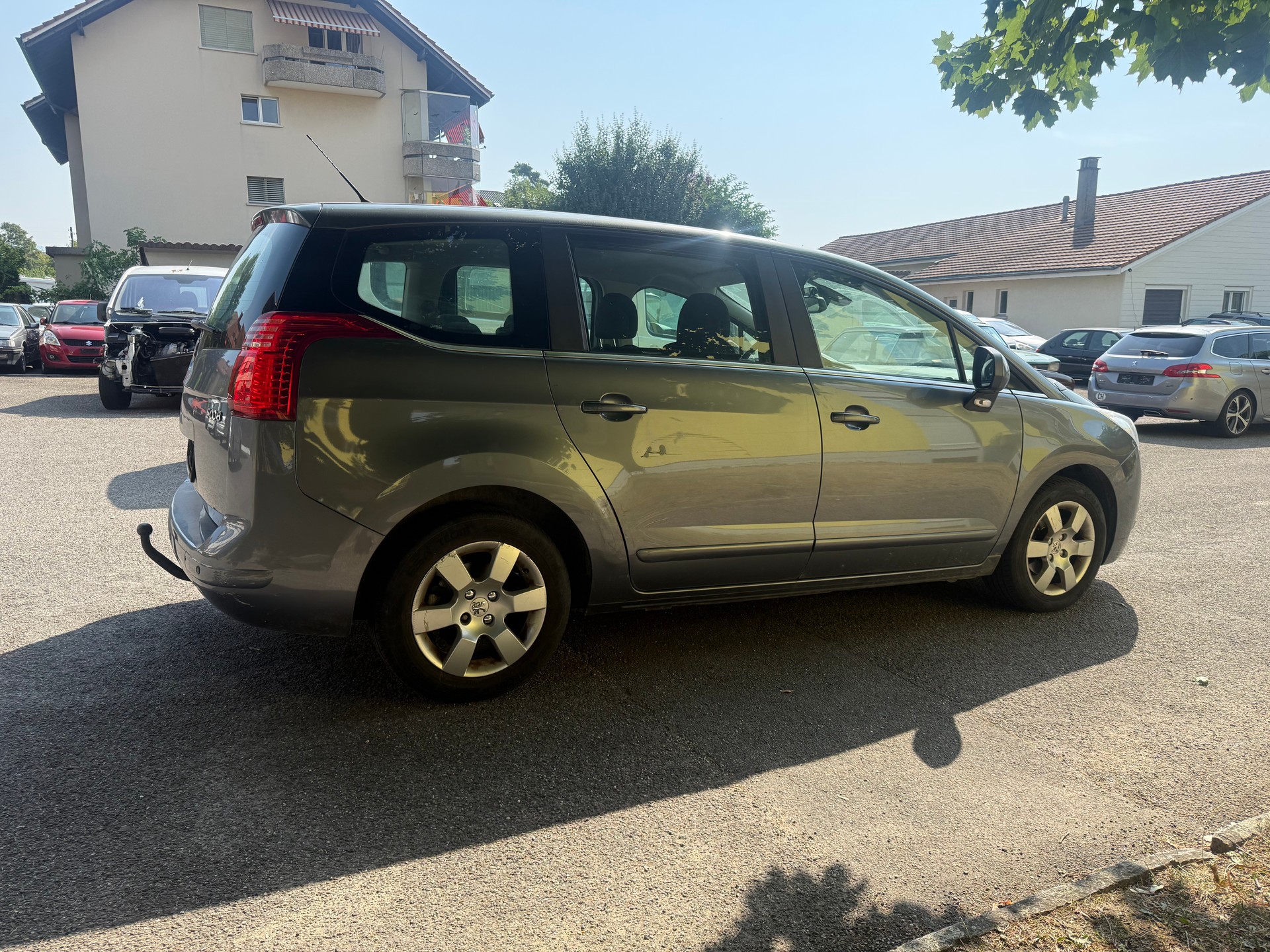 PEUGEOT 5008 1.6 HDI Sport EGS6-image-3