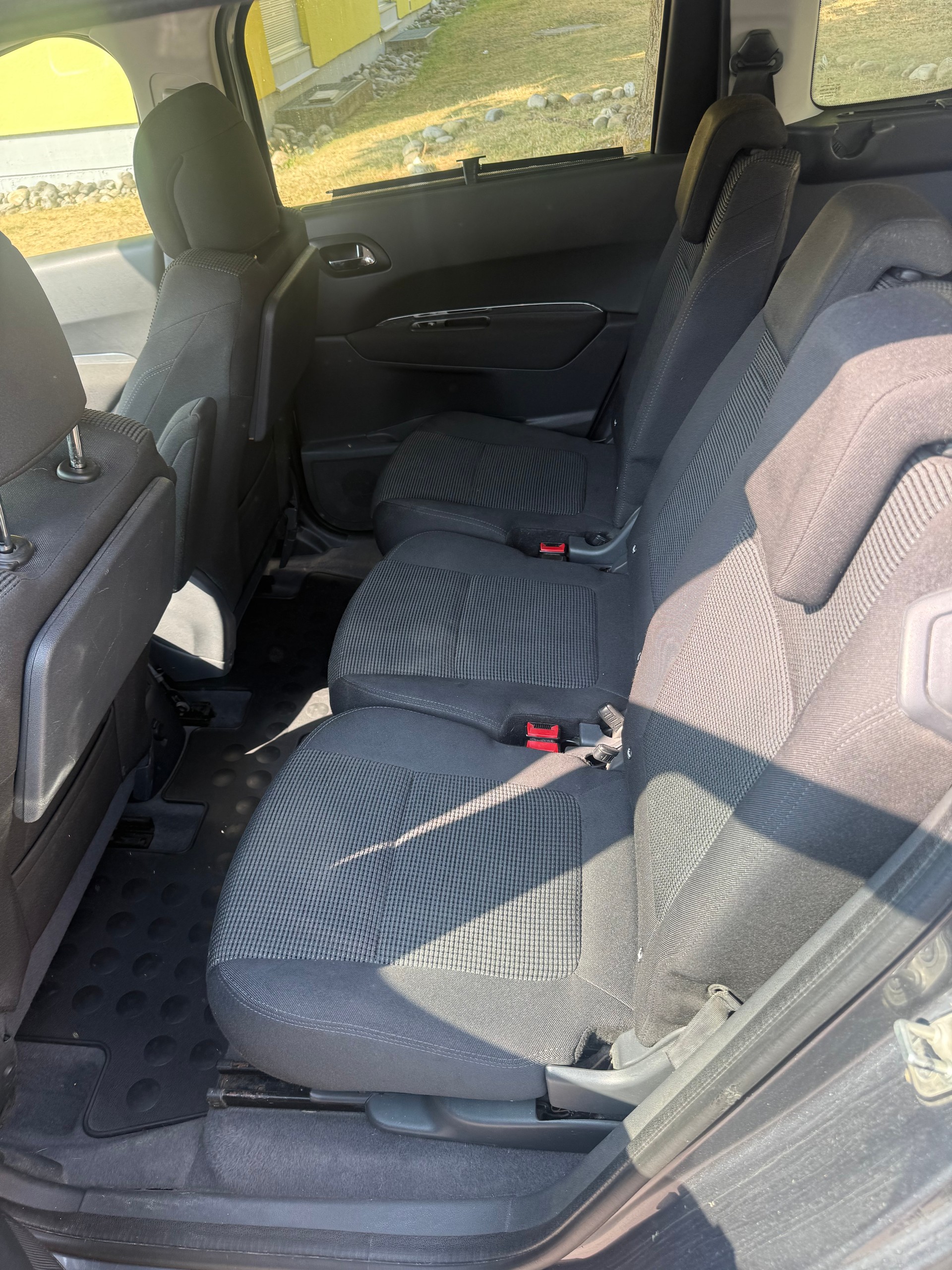 PEUGEOT 5008 1.6 HDI Sport EGS6-image-10