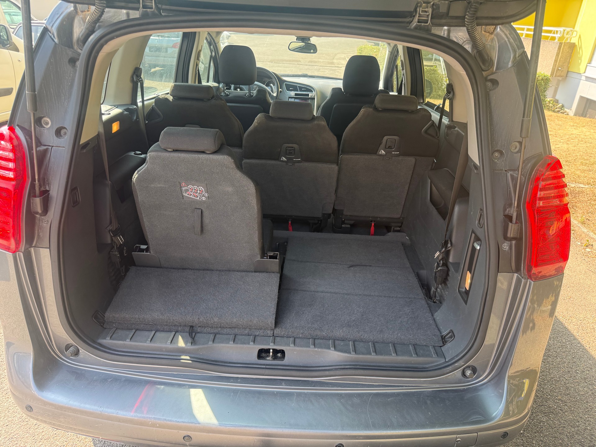 PEUGEOT 5008 1.6 HDI Sport EGS6-image-9
