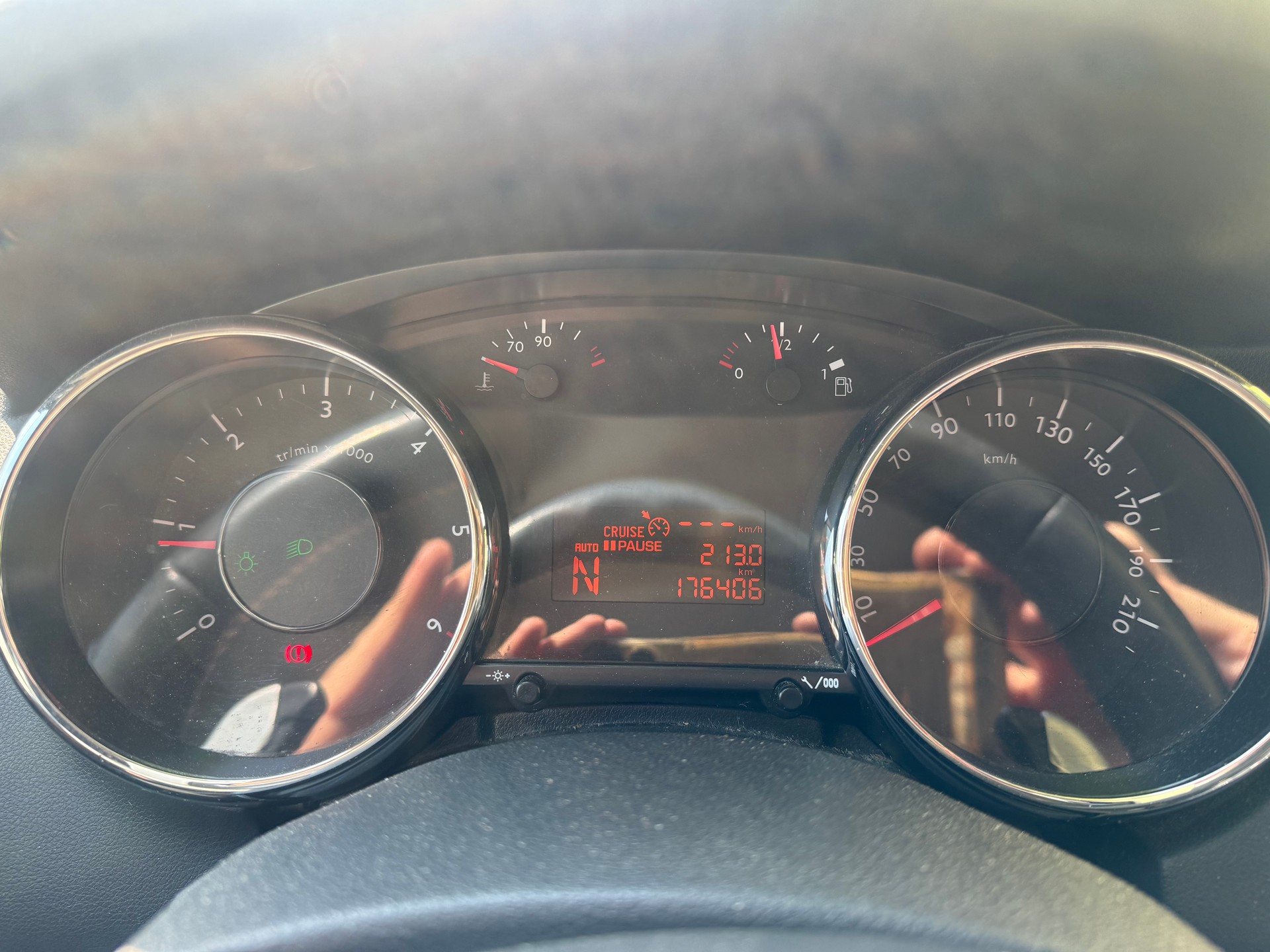 PEUGEOT 5008 1.6 HDI Sport EGS6-image-12