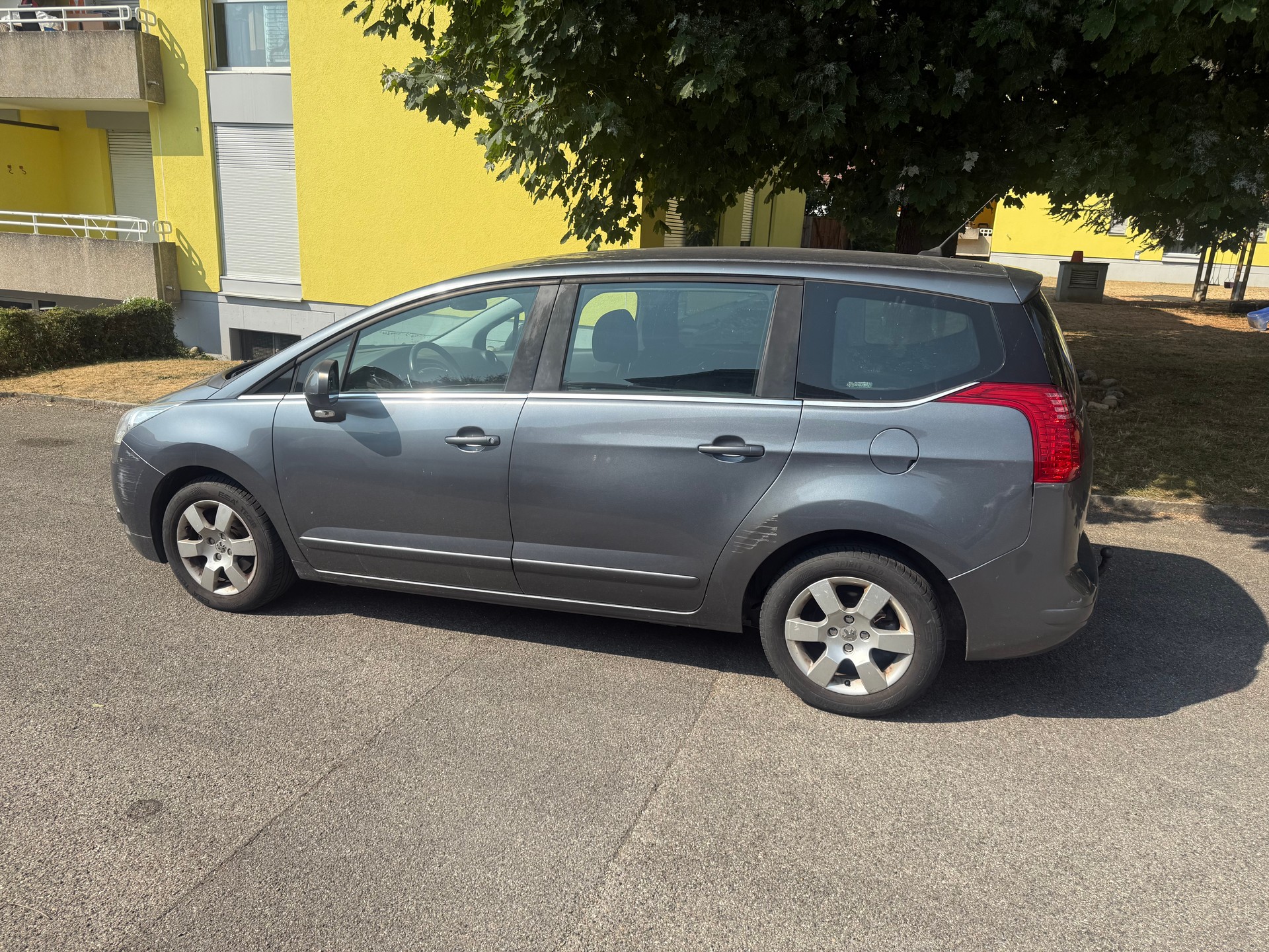 PEUGEOT 5008 1.6 HDI Sport EGS6-image-7