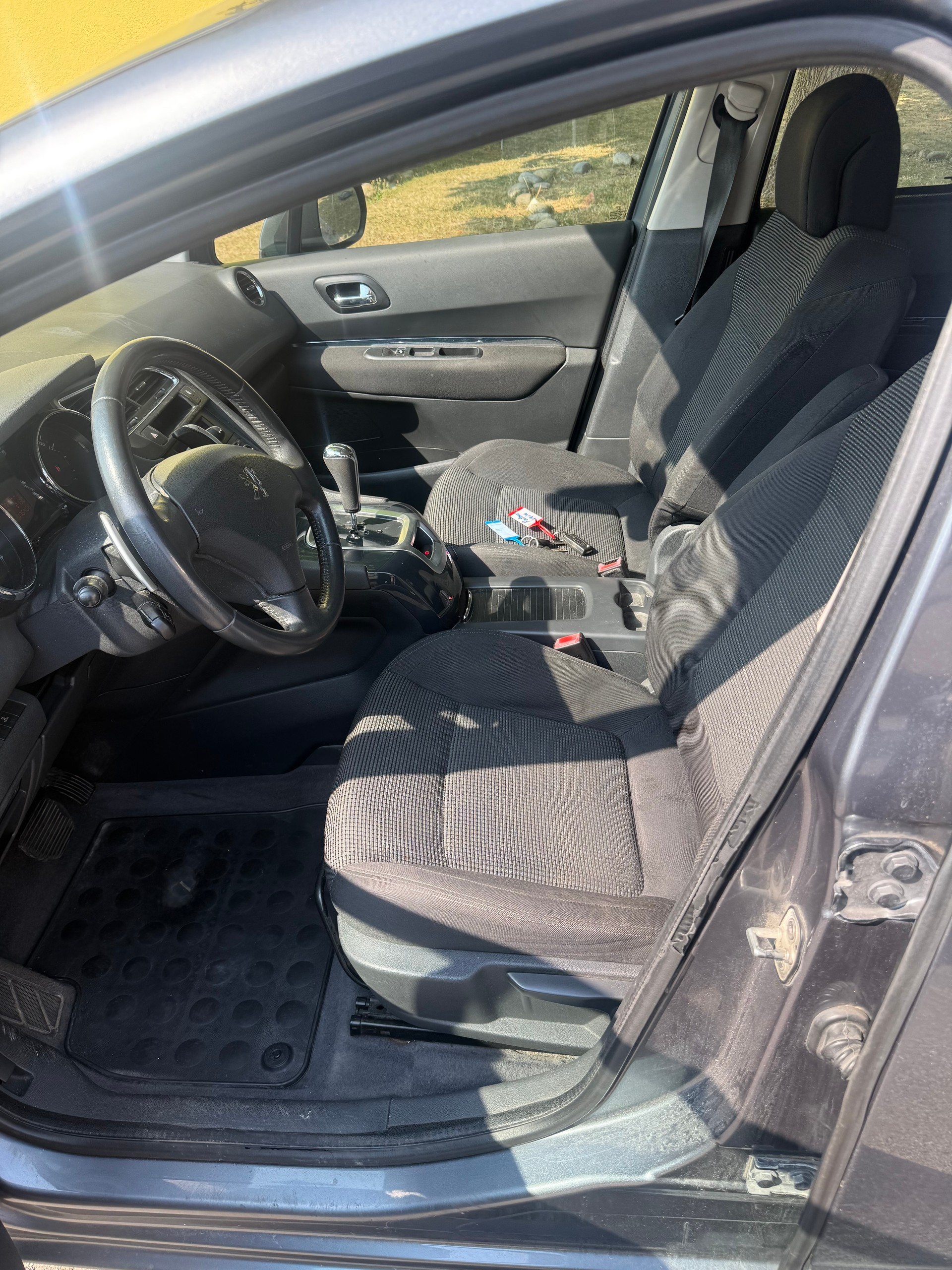 PEUGEOT 5008 1.6 HDI Sport EGS6-image-11