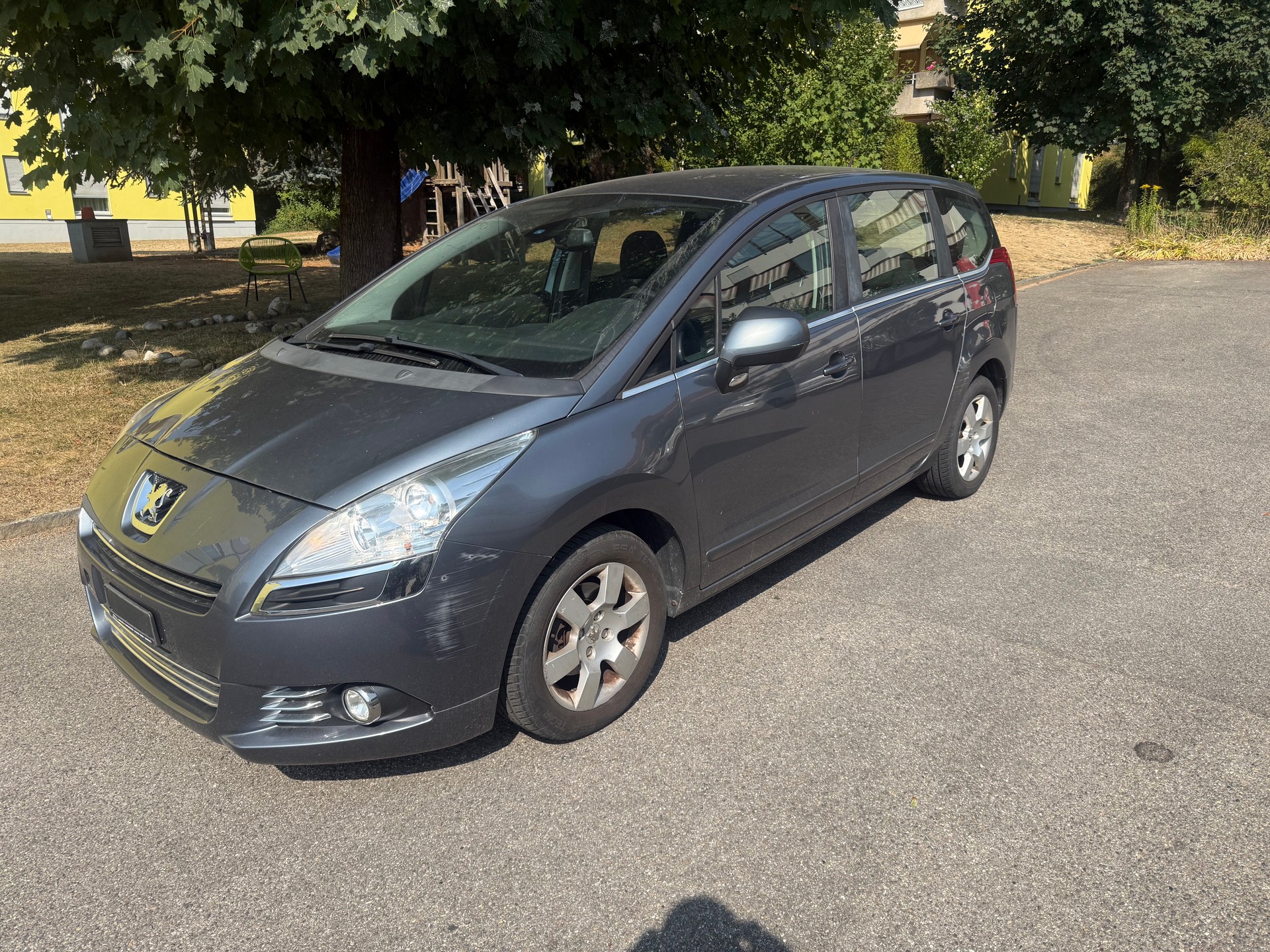 PEUGEOT 5008 1.6 HDI Sport EGS6-image-0