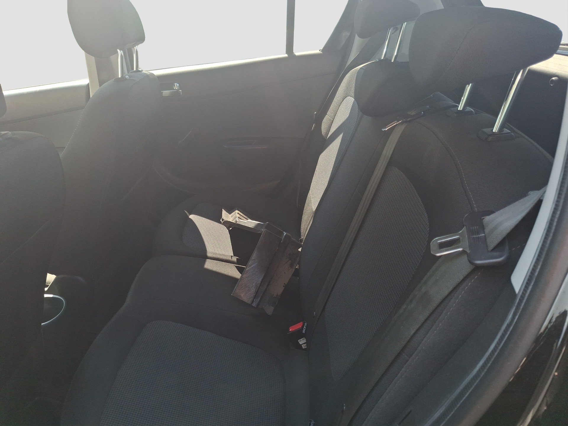 HYUNDAI i20 1.4 Amplia-image-6