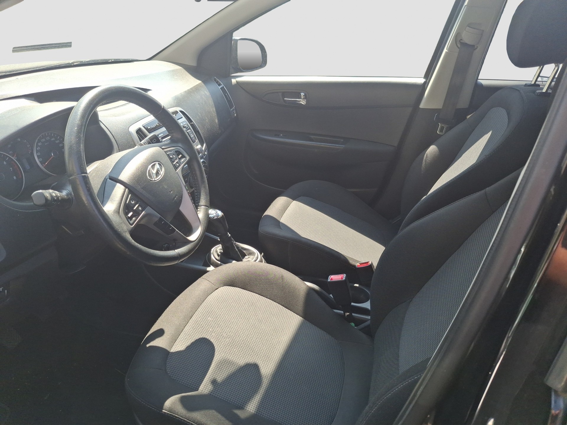HYUNDAI i20 1.4 Amplia-image-7
