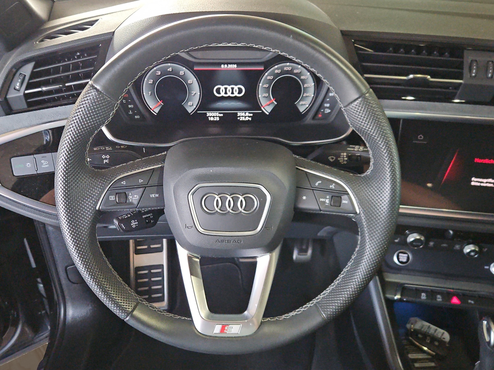AUDI Q3 Sportback 40 TFSI S line quattro S-tronic-image-10