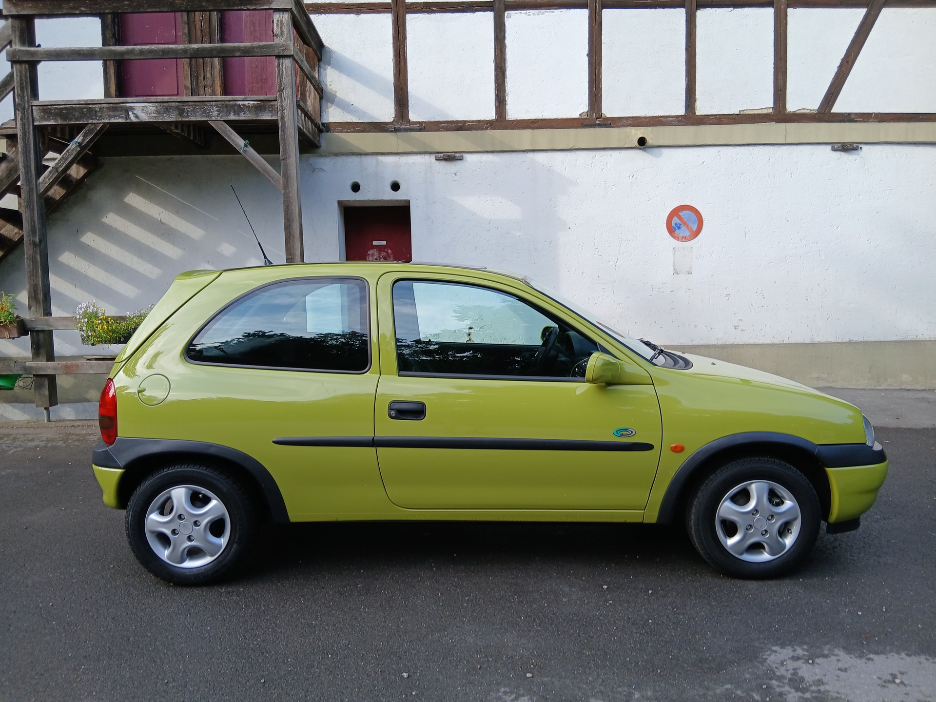 OPEL Corsa 1.2 16V Top-image-1