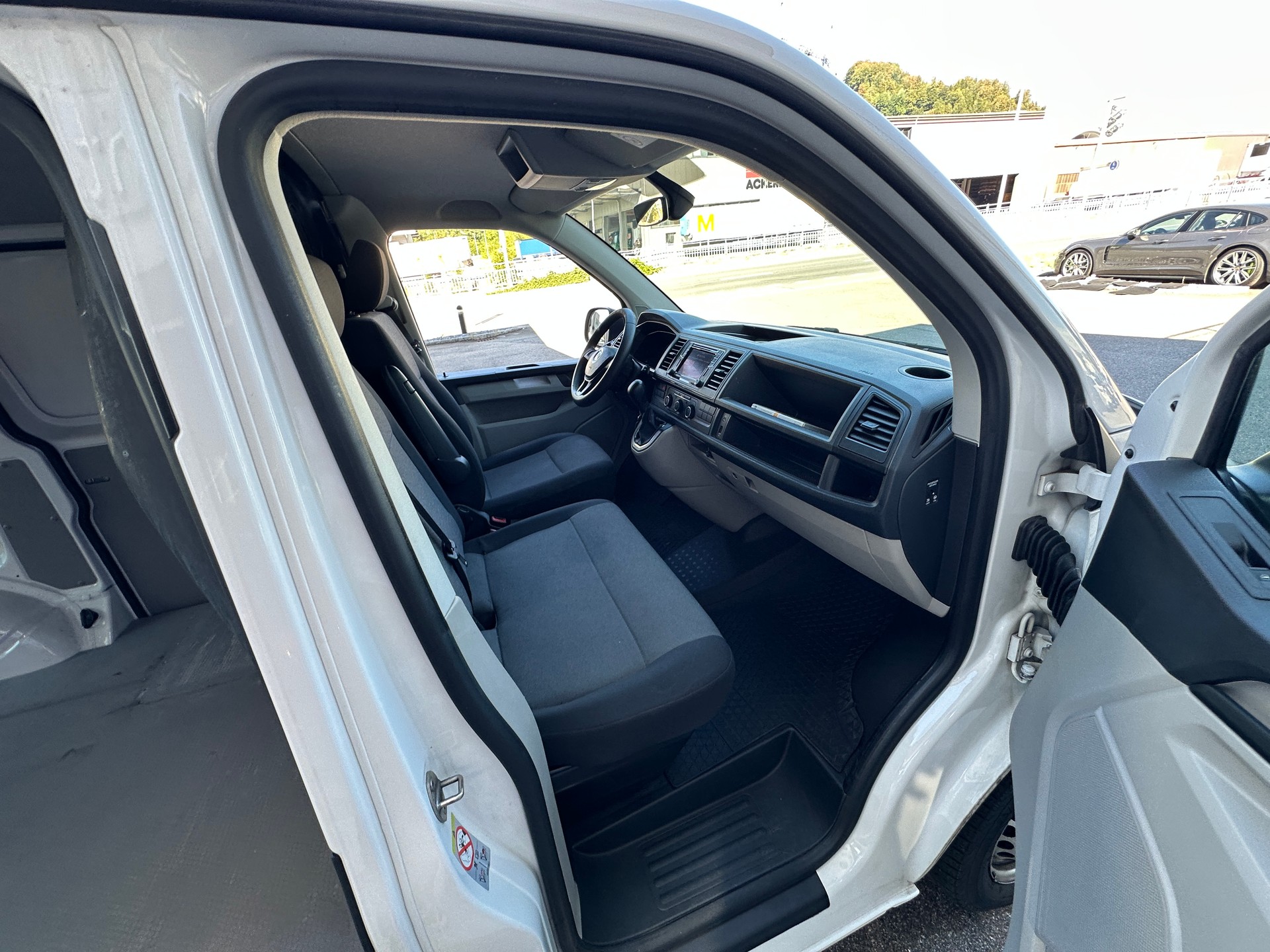VW T6 2.0 Kasten 3000 TDI DSG 150 PS-image-6