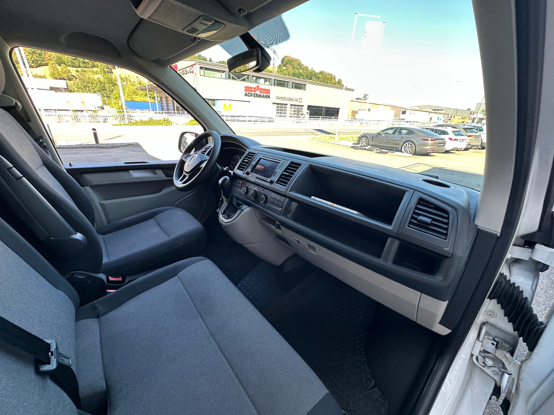 VW T6 2.0 Kasten 3000 TDI DSG 150 PS-image-5