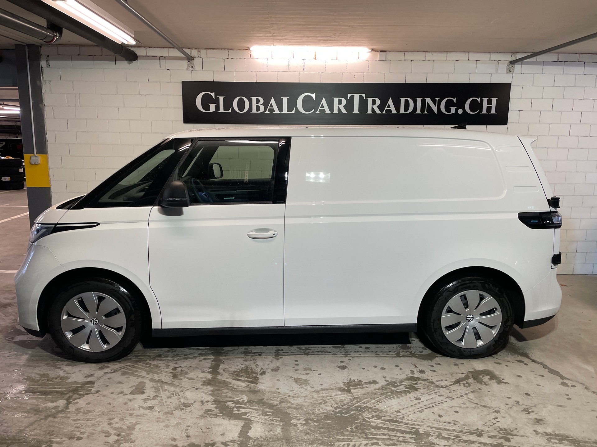 VW ID. Buzz Cargo-image-2