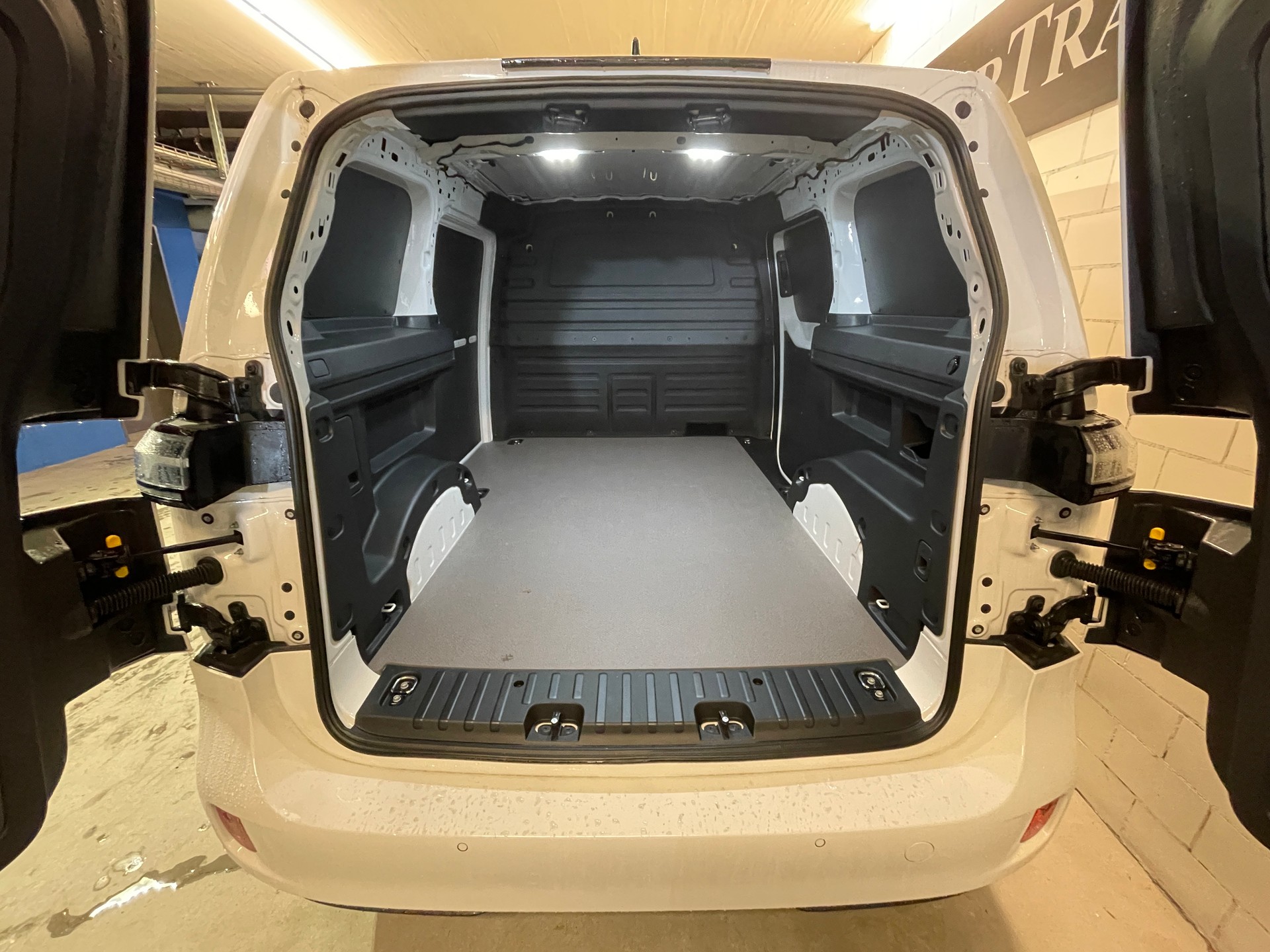 VW ID. Buzz Cargo-image-5