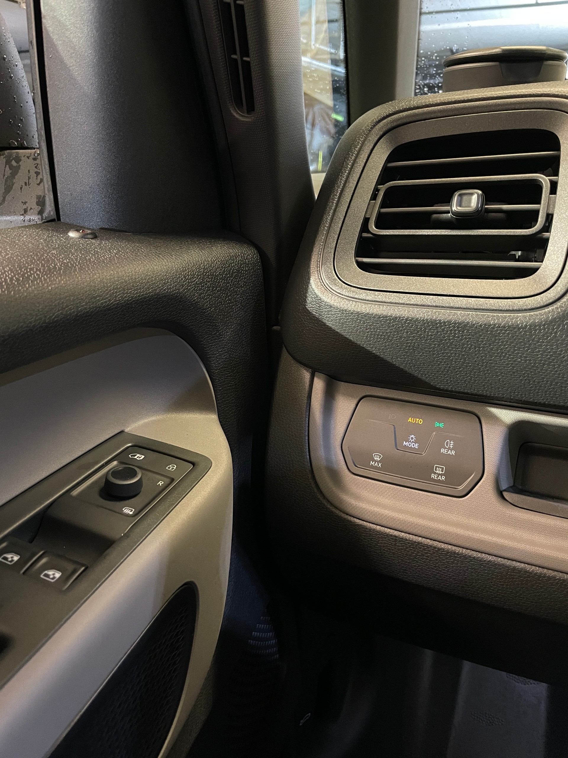VW ID. Buzz Cargo-image-14
