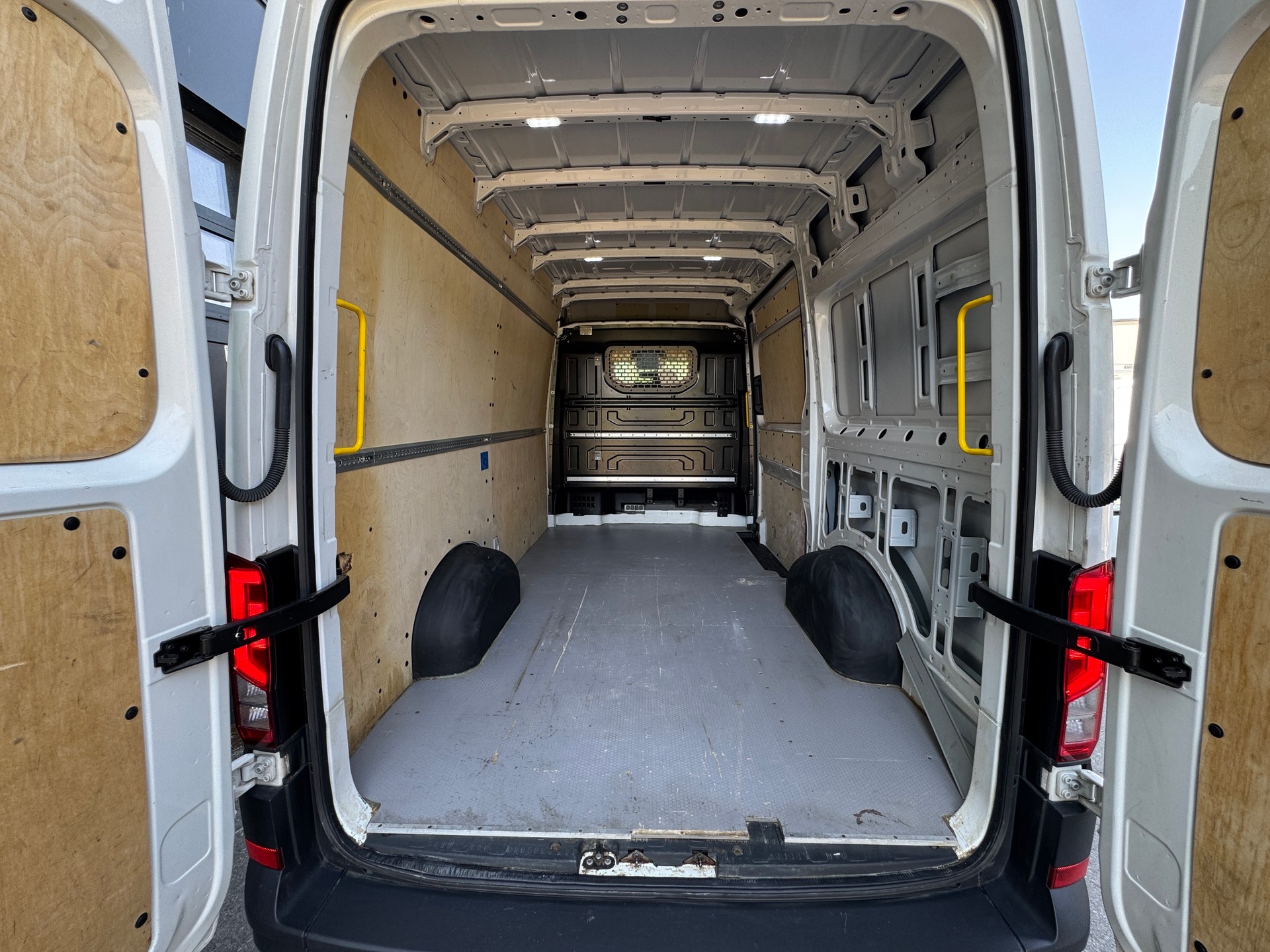 VW Crafter 35 2.0 TDI L3-image-14