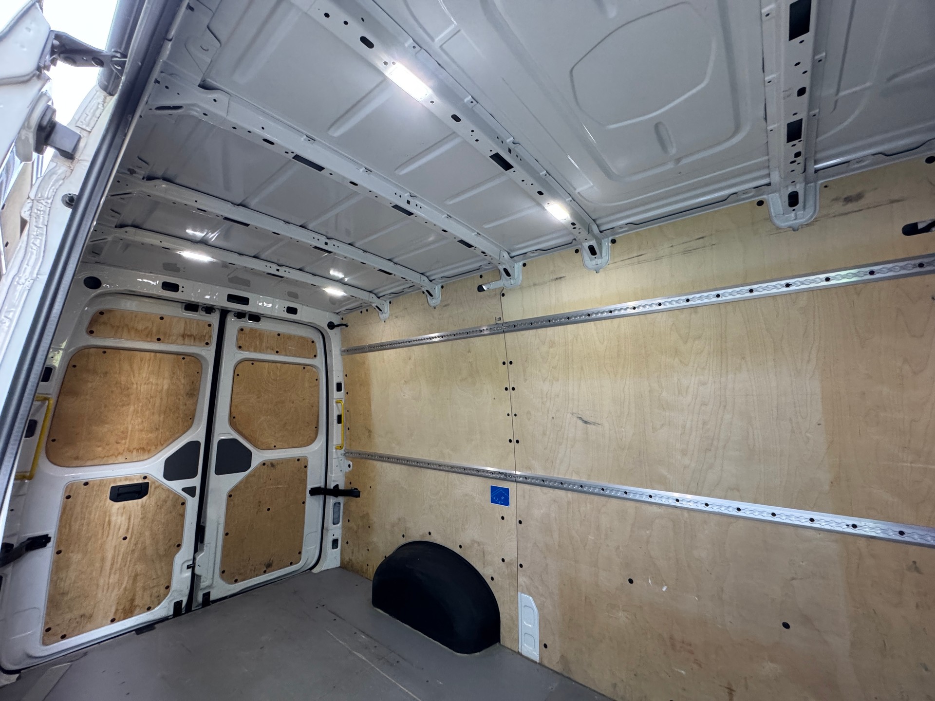 VW Crafter 35 2.0 TDI L3-image-15