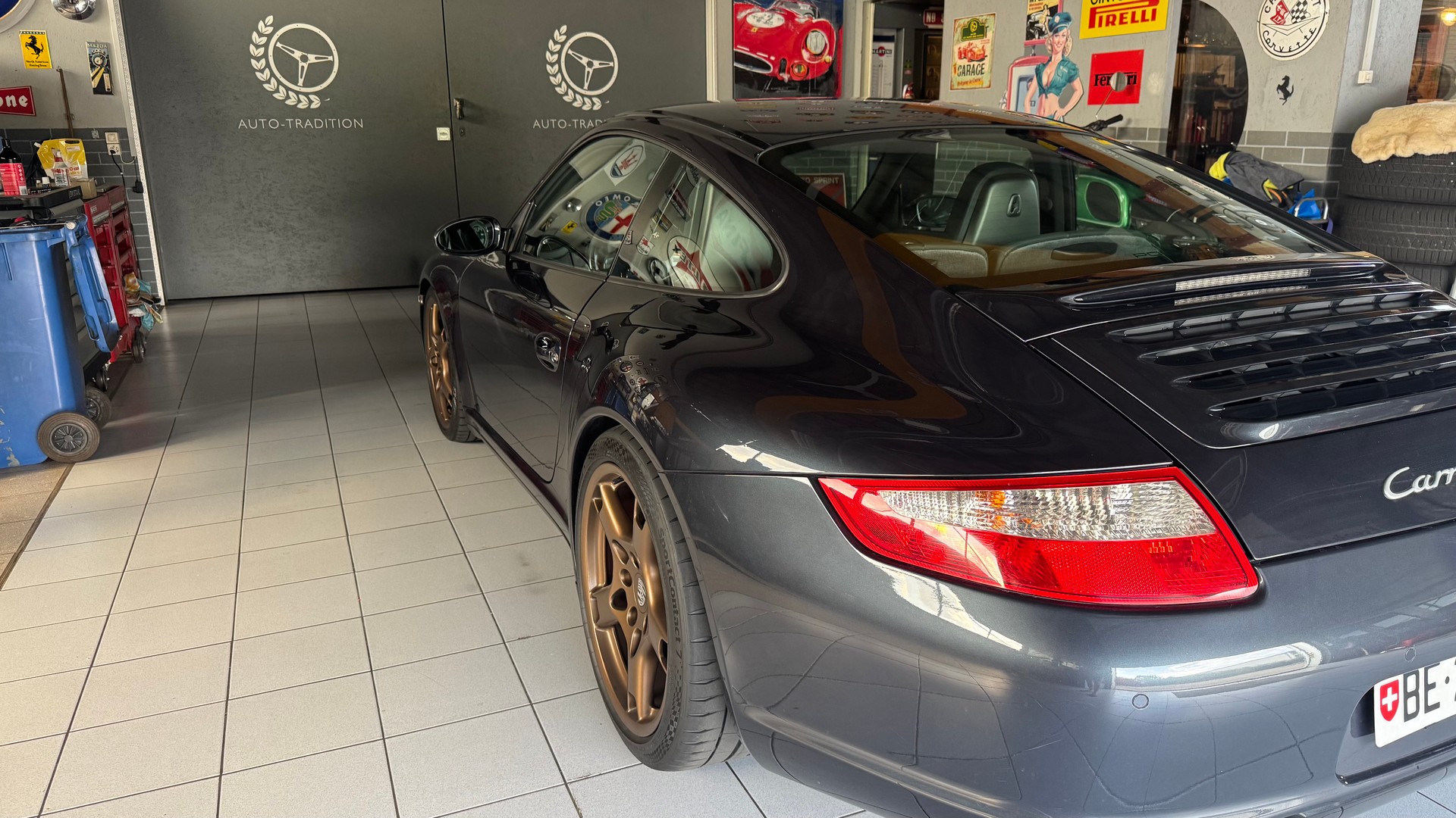 PORSCHE 911 Carrera 4S-image-1