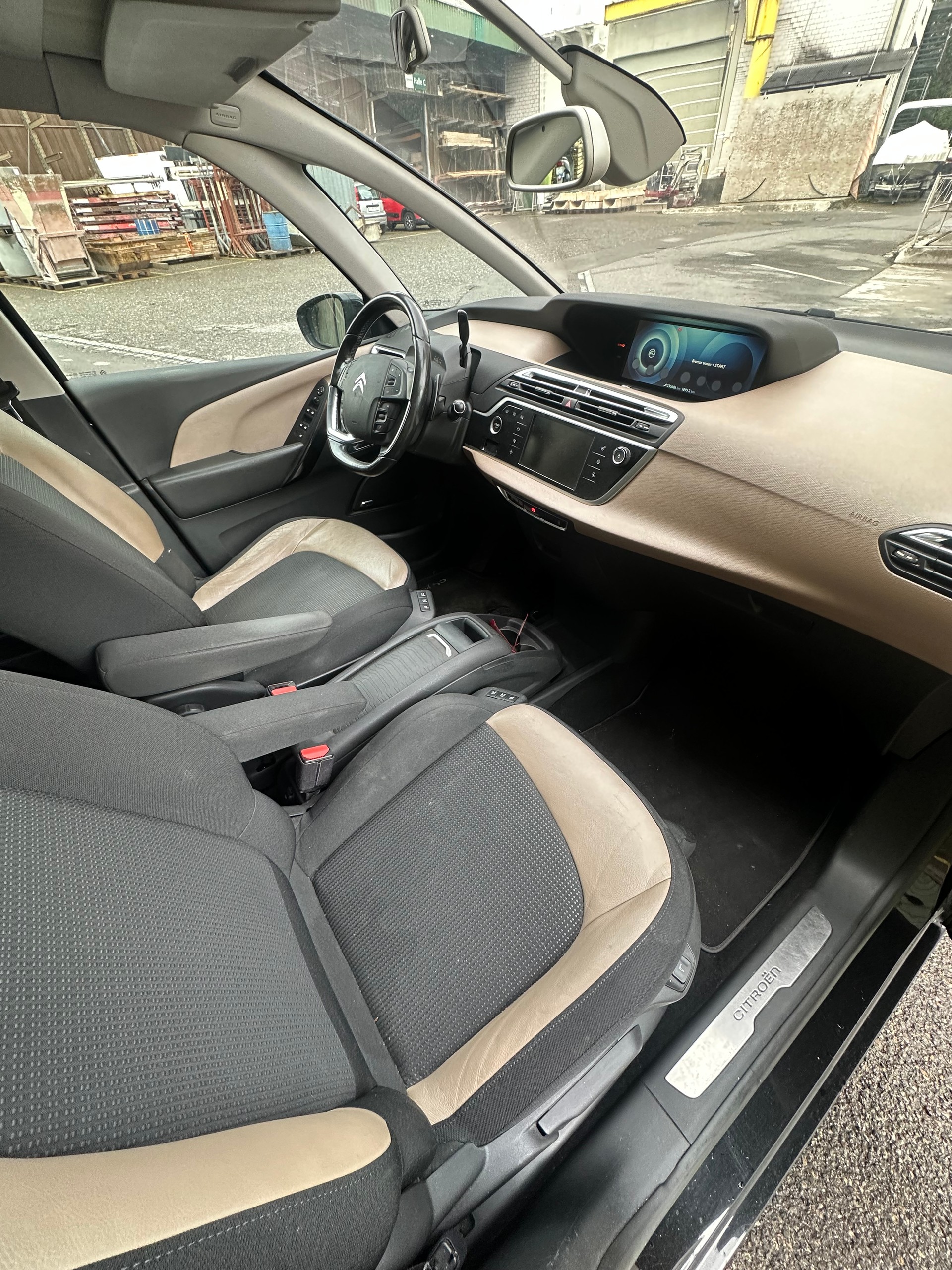 CITROEN C4 Picasso 1.6 e-HDi Exclusive ETG6-image-8