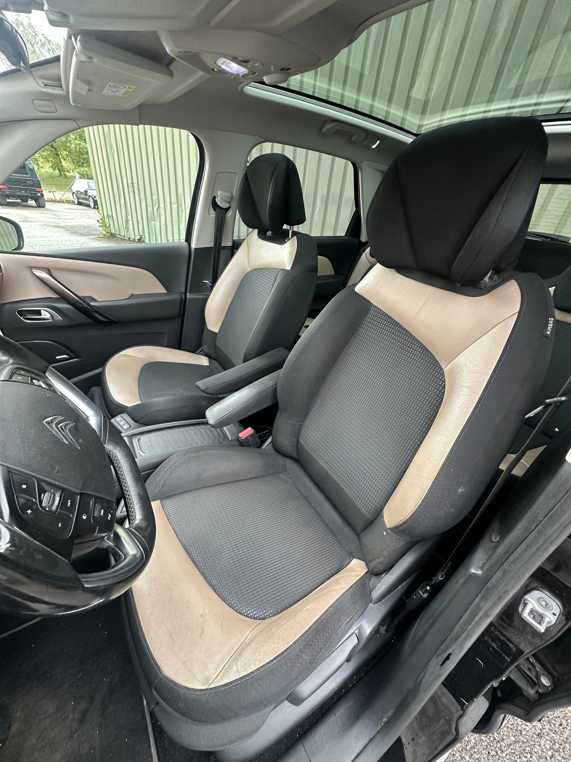CITROEN C4 Picasso 1.6 e-HDi Exclusive ETG6-image-6