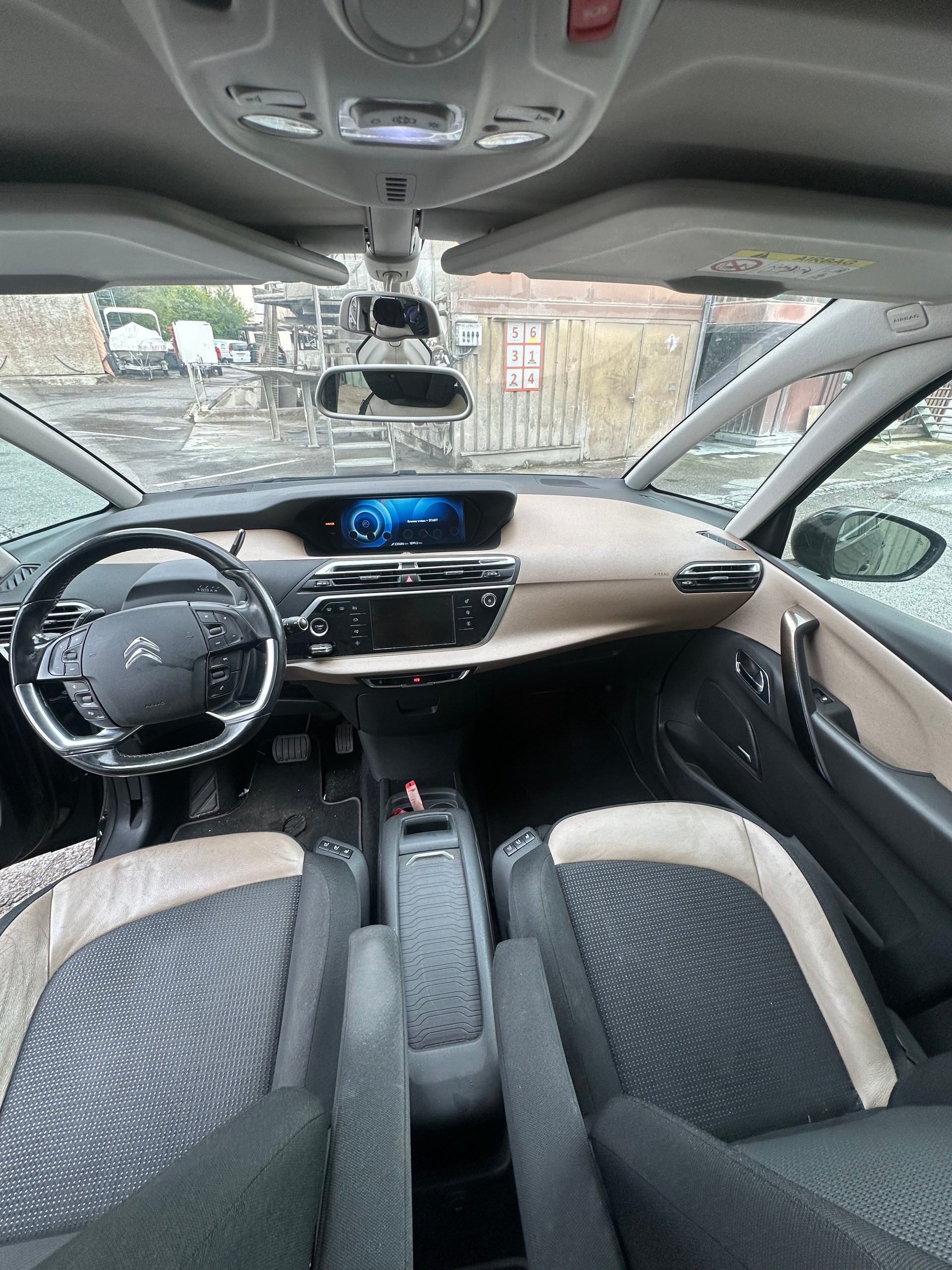 CITROEN C4 Picasso 1.6 e-HDi Exclusive ETG6-image-4