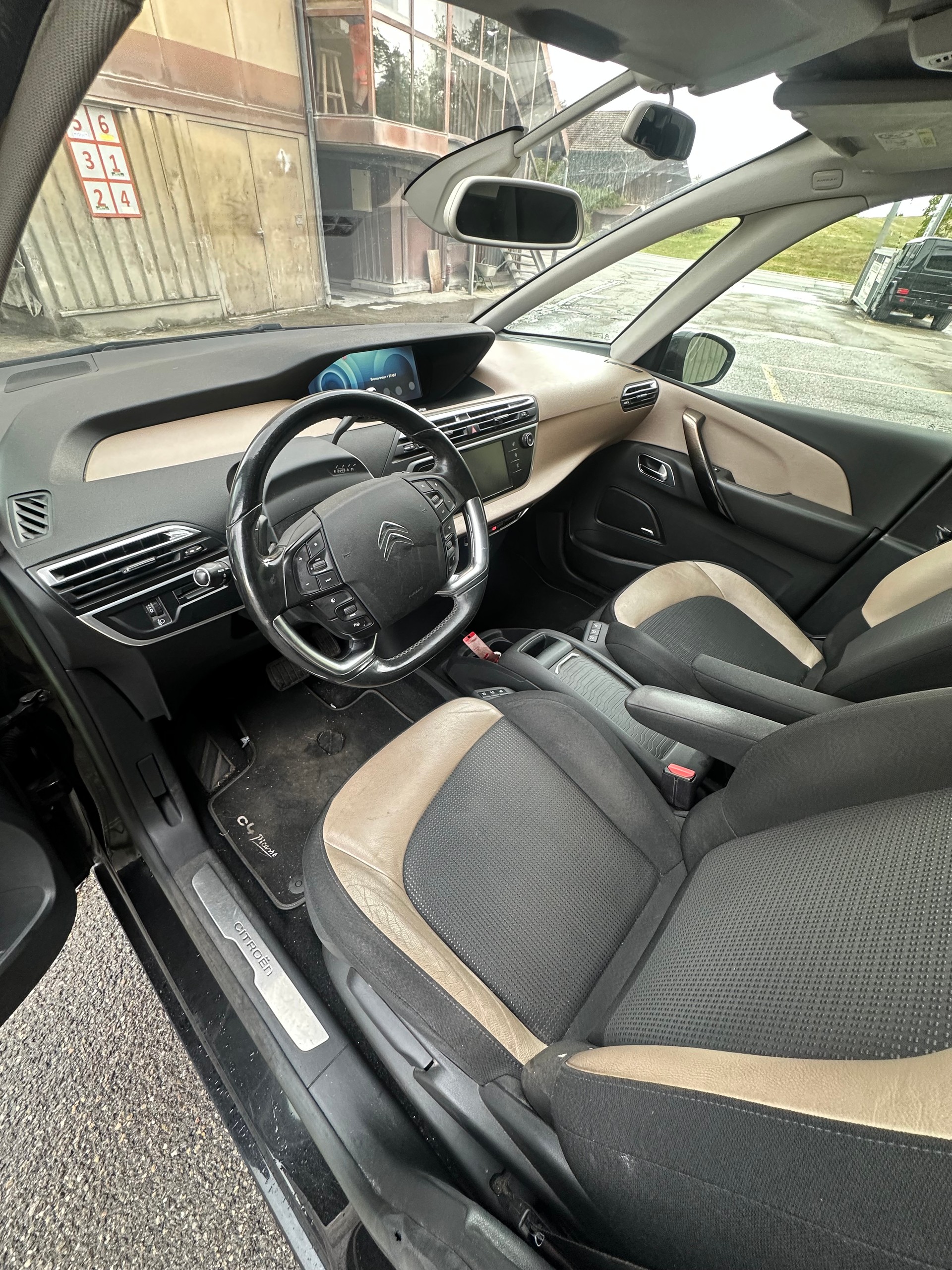 CITROEN C4 Picasso 1.6 e-HDi Exclusive ETG6-image-5