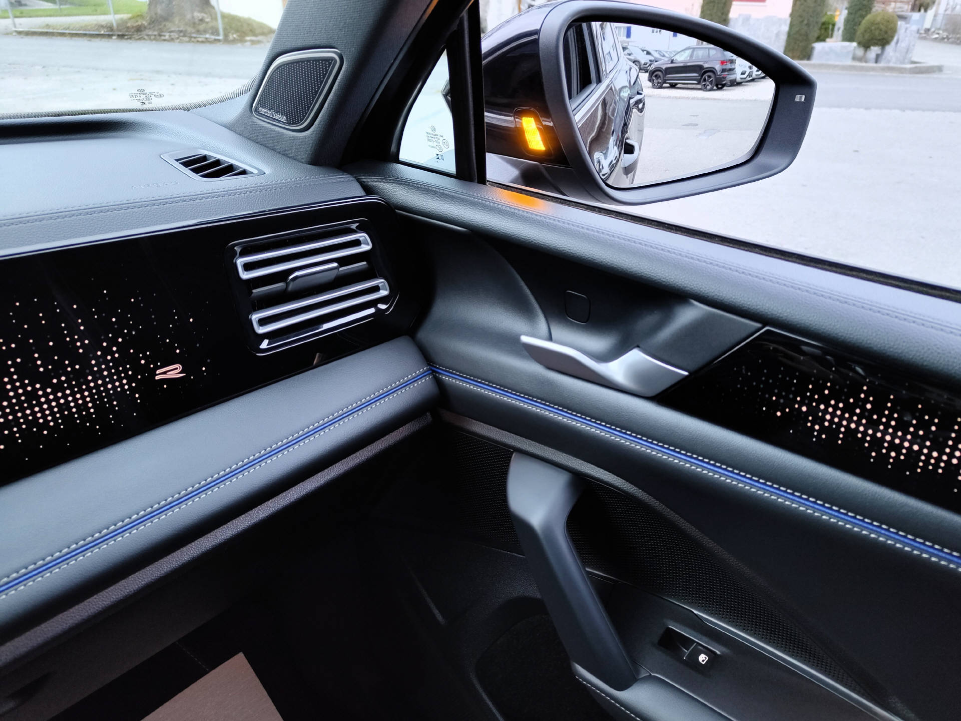 VW Tiguan 2.0 TDI SCR R-Line DSG 4Motion-image-13