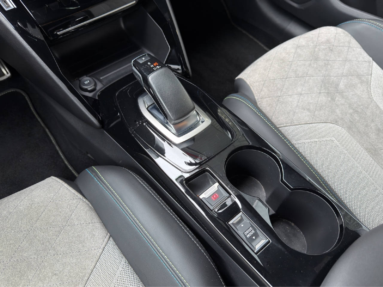 PEUGEOT 208-image-7