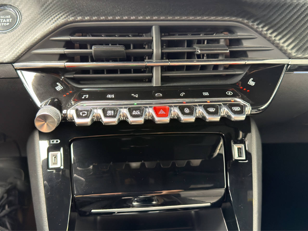 PEUGEOT 208-image-11