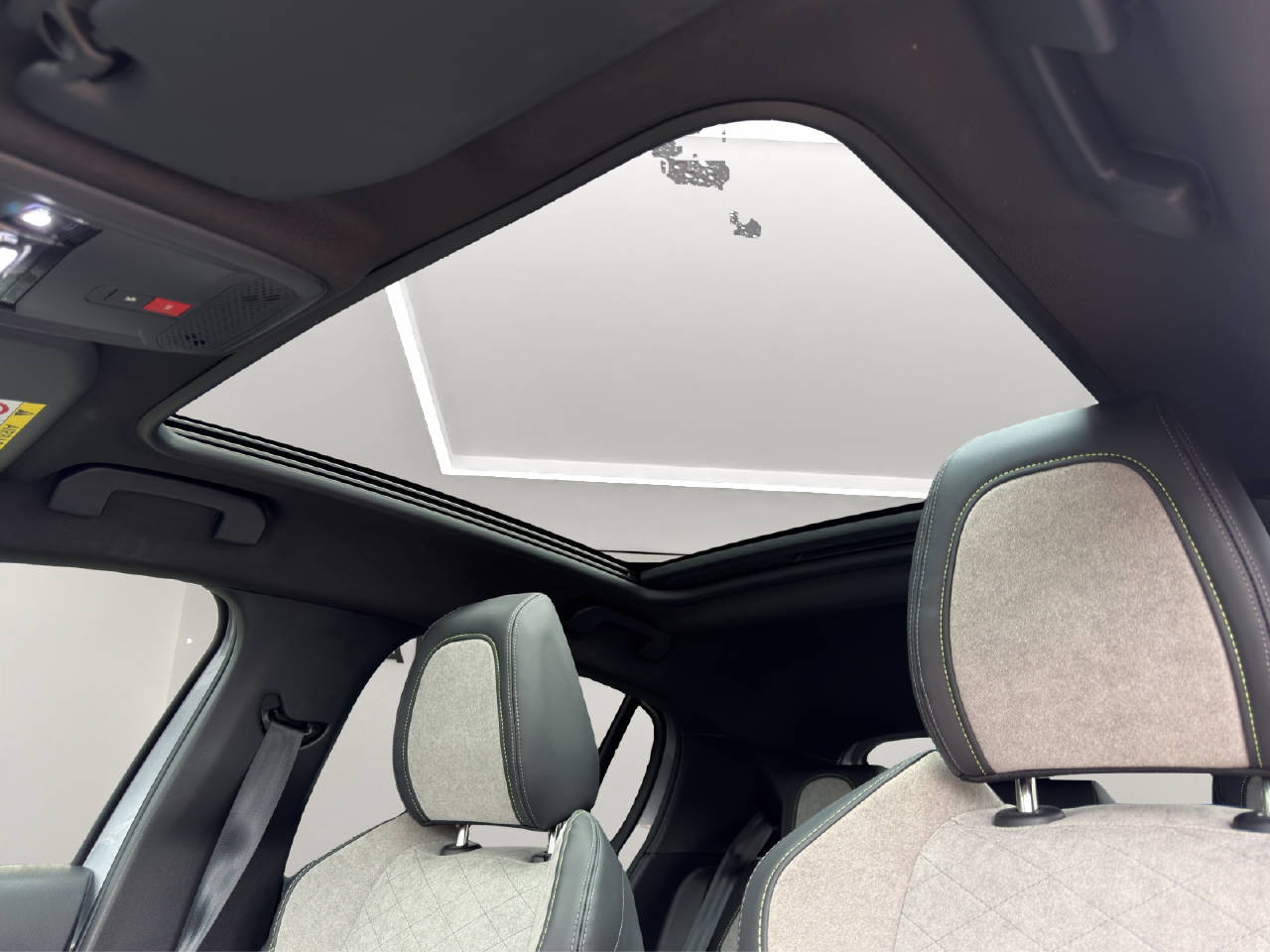 PEUGEOT 208-image-10