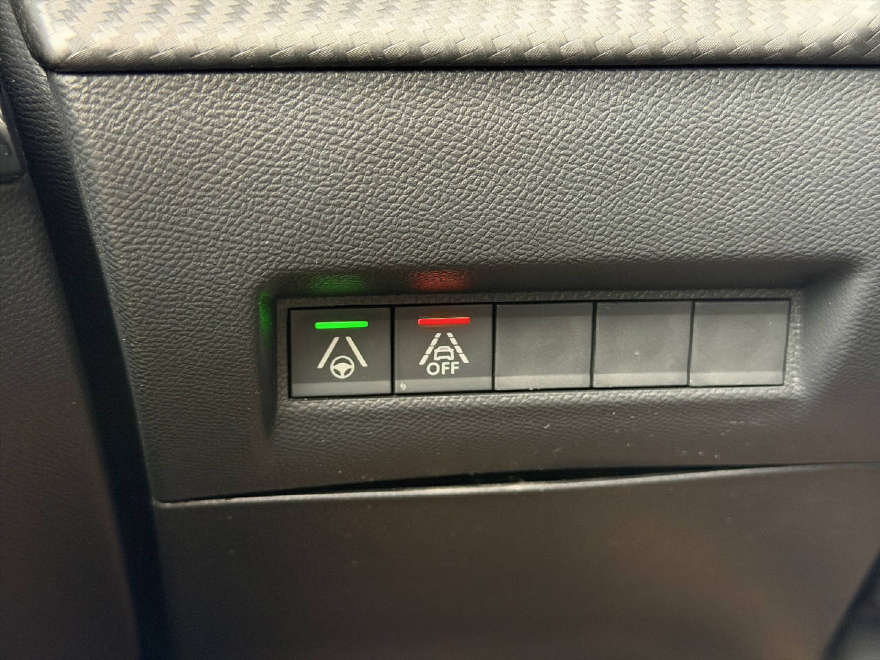 PEUGEOT 208-image-12