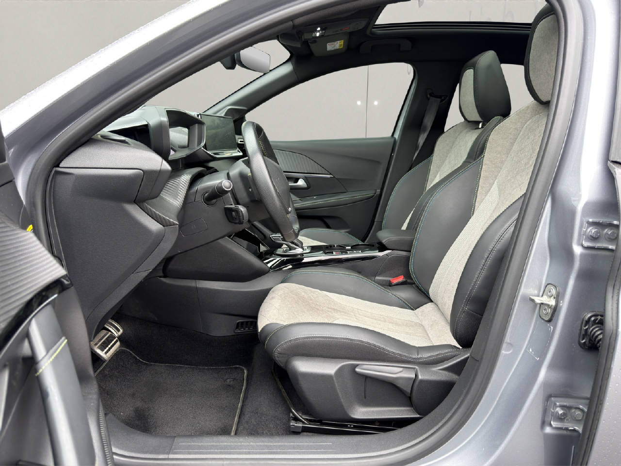 PEUGEOT 208-image-3