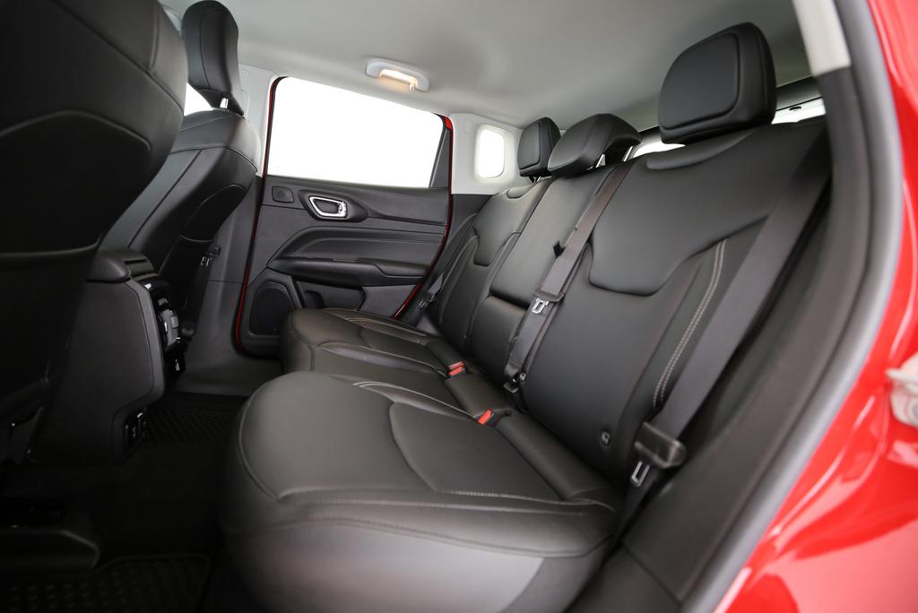 JEEP Compass 1.3 S Plus 4xe-image-8