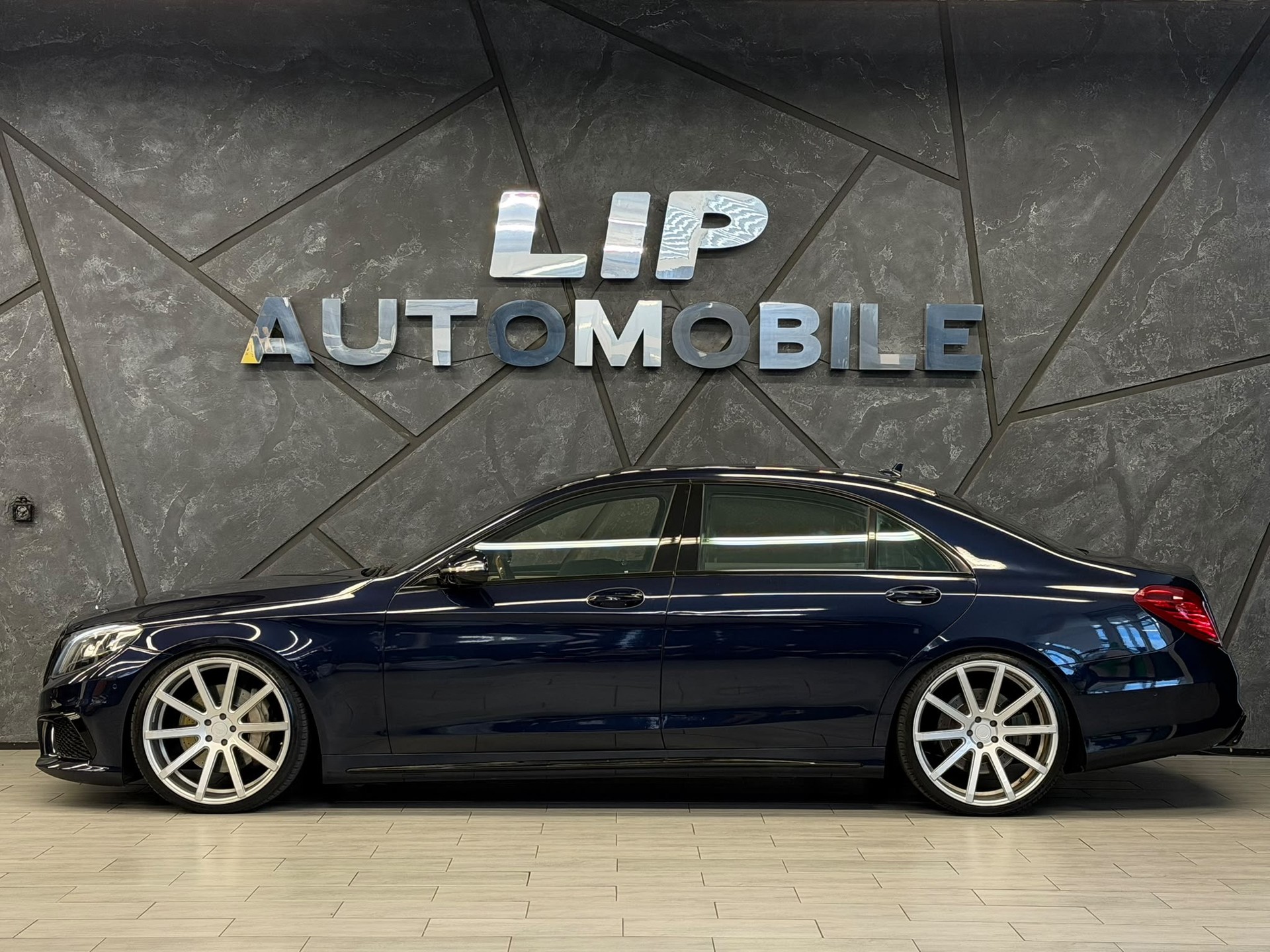 MERCEDES-BENZ S 500 L 4Matic 7G-Tronic-showroom-element-3