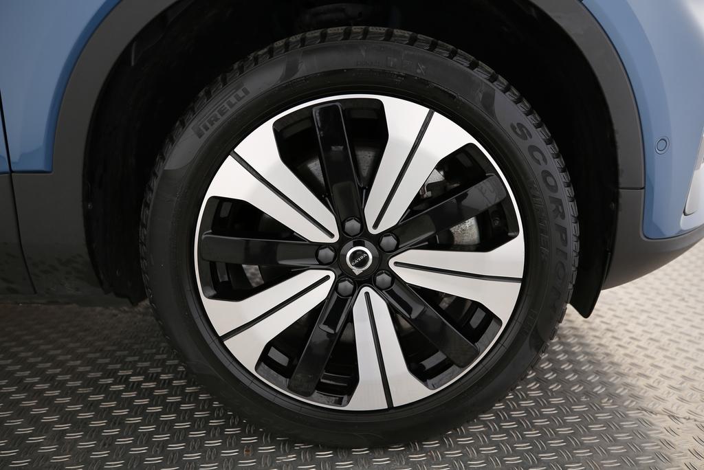 VOLVO XC40 P8 Twin Ultimate AWD-image-11