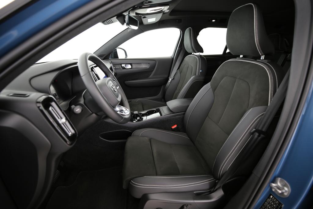 VOLVO XC40 P8 Twin Ultimate AWD-image-4